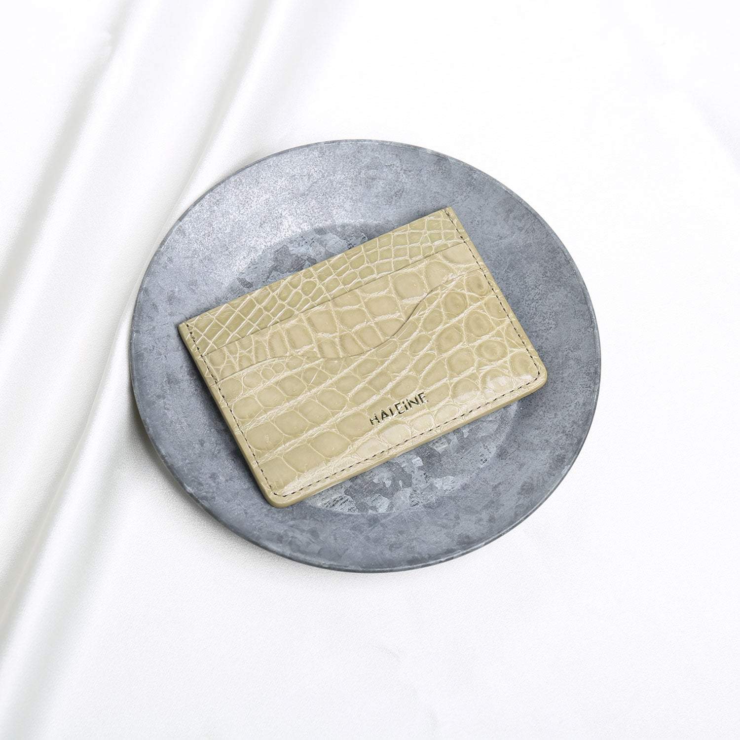 サンキョウショウカイ 三京商会 カードケース 薄型 本革クロコダイルレザー (ライトベージュ) ライトベージュ