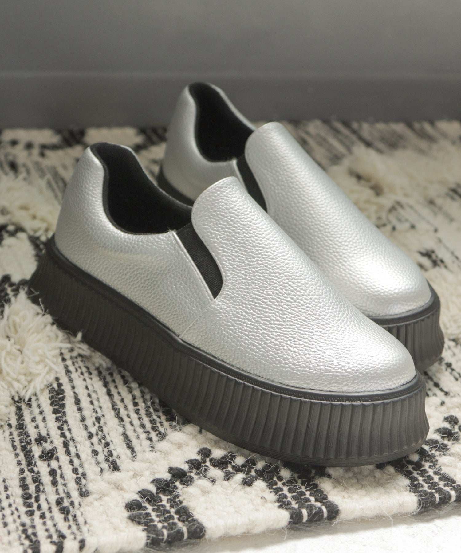 ソロット SOROTTO 軽量厚底 スリッポン スニーカー