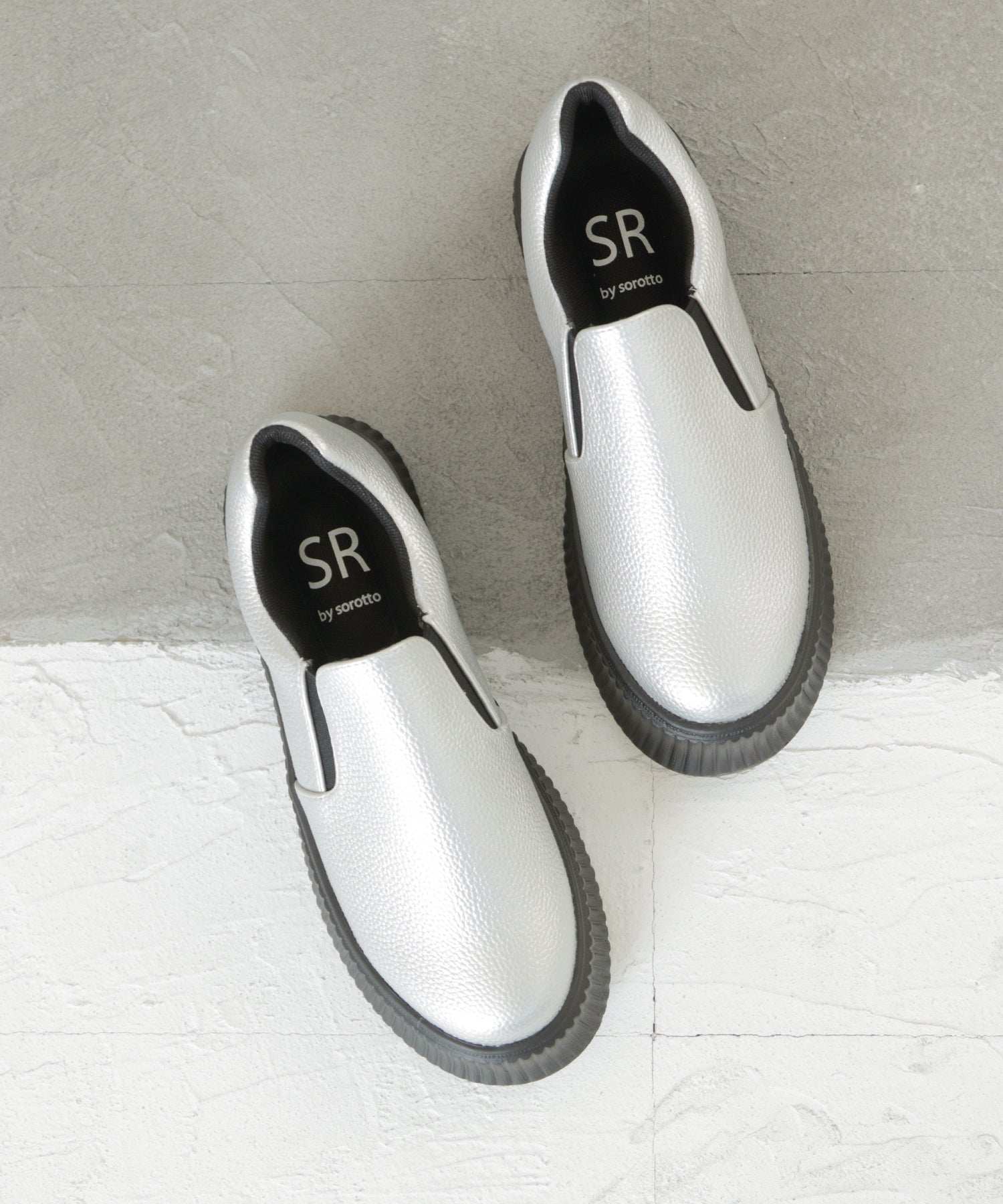 ソロット SOROTTO 軽量厚底 スリッポン スニーカー