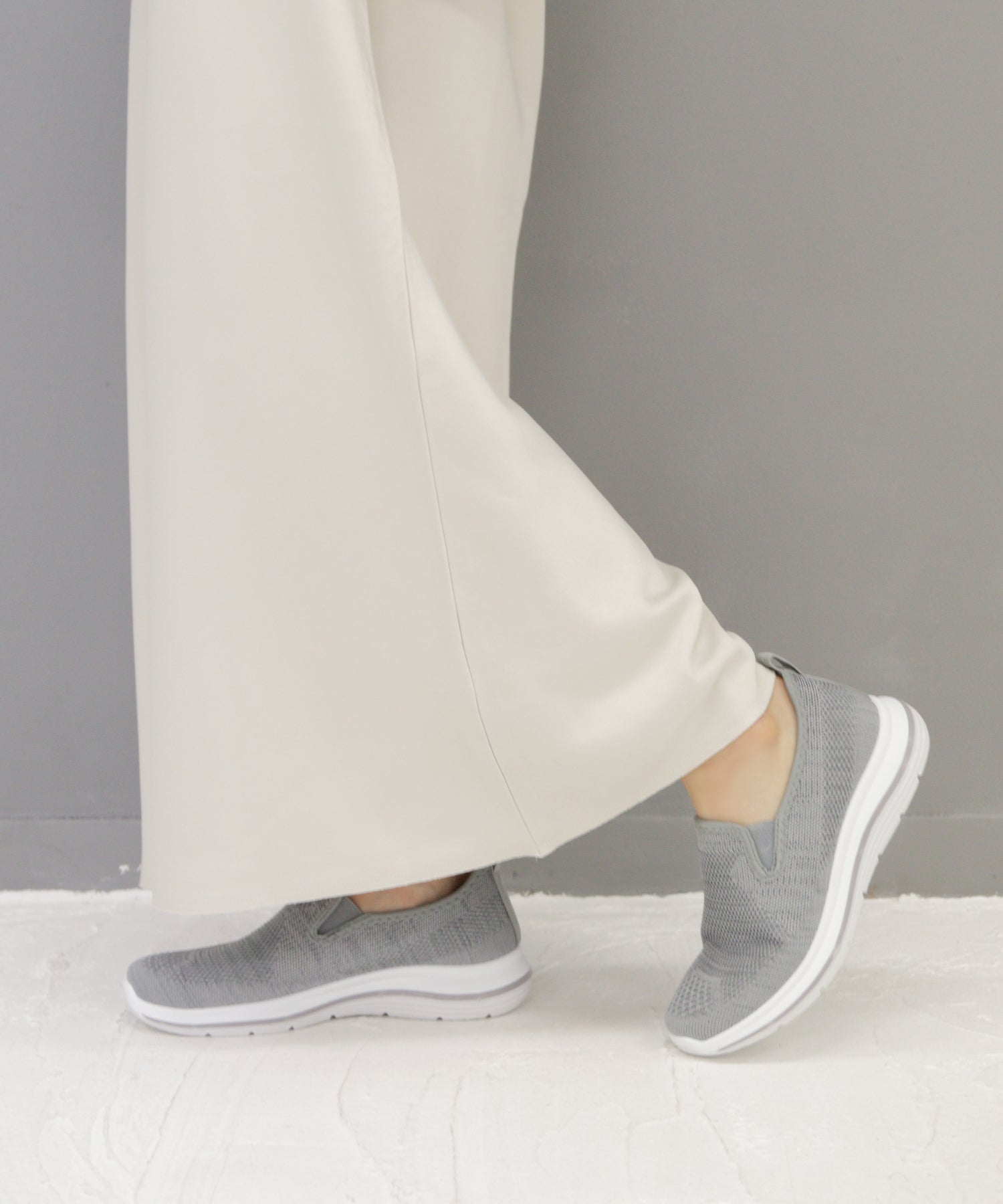 SOROTTO 輕量網布套穿運動鞋