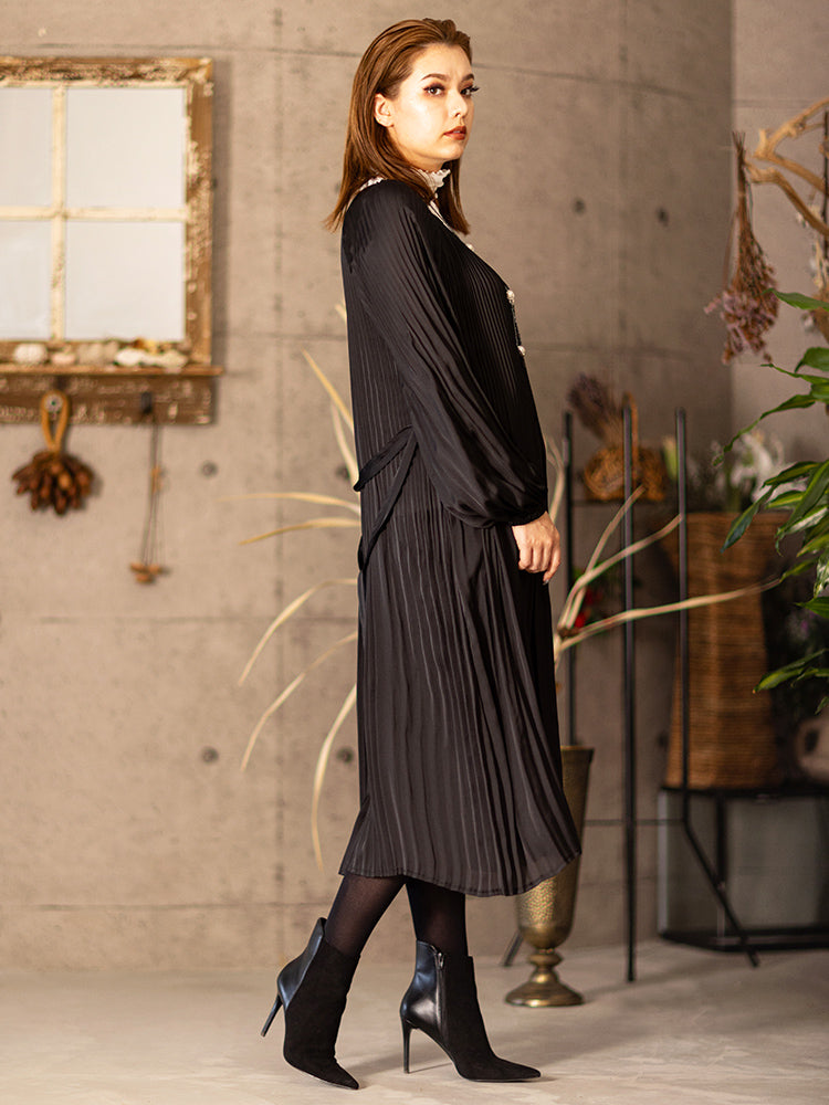 スペッチオ SPECCHIO フェイドアウトクリスタルプリーツ ワンピース