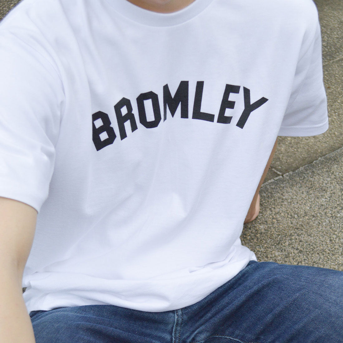 スピリトーゾ Spiritoso BROMLEYロゴシンプルレタリングTシャツ