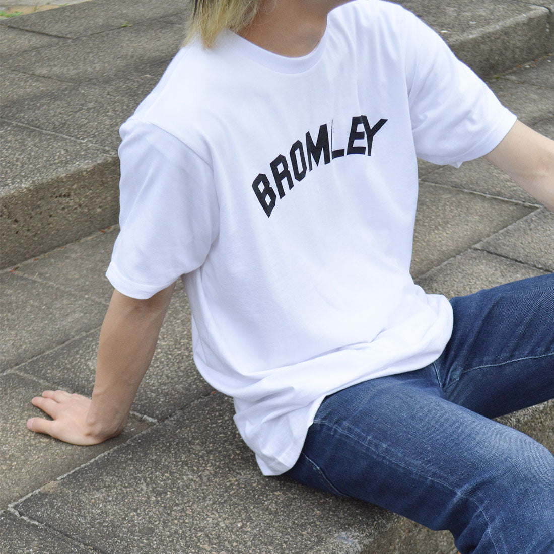 スピリトーゾ Spiritoso BROMLEYロゴシンプルレタリングTシャツ