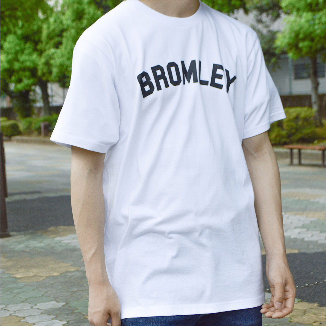 スピリトーゾ Spiritoso BROMLEYロゴシンプルレタリングTシャツ