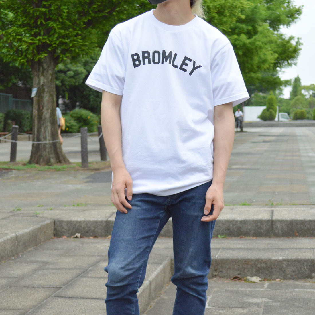 スピリトーゾ Spiritoso BROMLEYロゴシンプルレタリングTシャツ