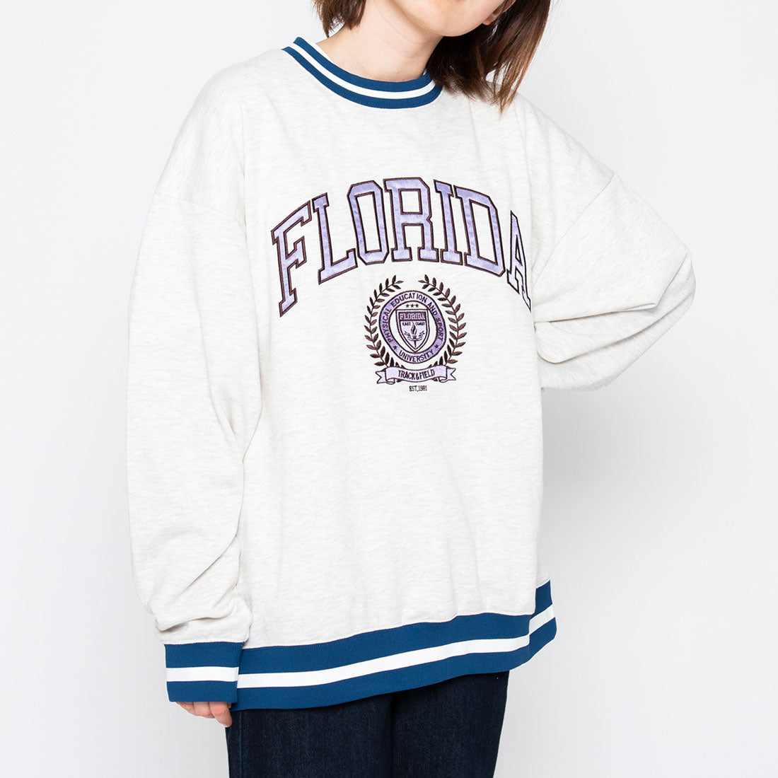 スピリトーゾ Spiritoso サテン刺繍カレッジロゴスウェットトレーナー