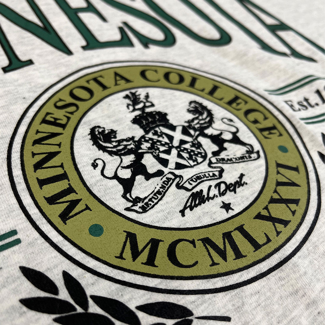 スピリトーゾ Spiritoso MINESOTAカレッジロゴTシャツ