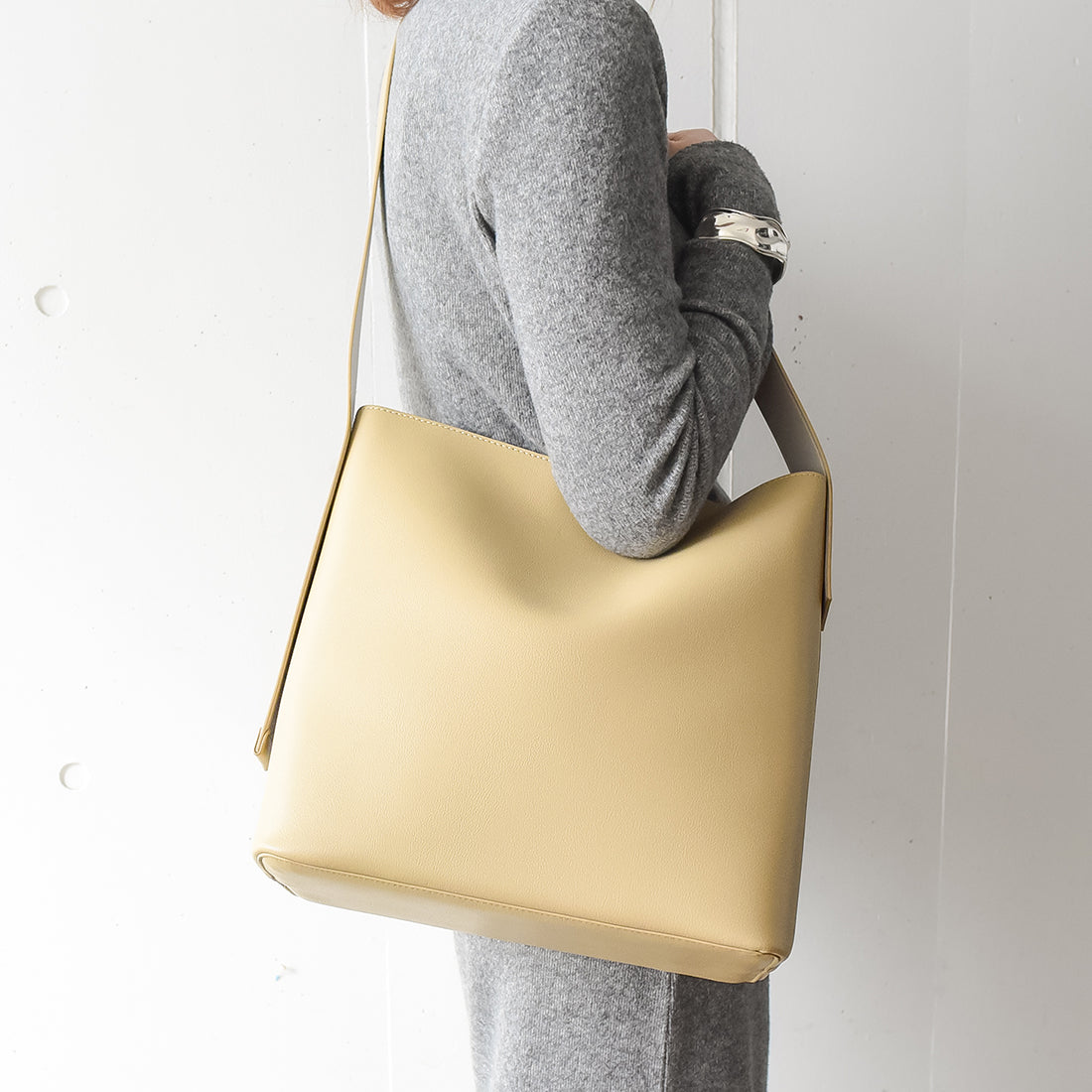 ■TV媒体紹介商品■スタイロ styiro A4以上 ワイドストラップ ビッグトートバッグ ショルダー/ 太ベルト ワンハンドル,ベージュ