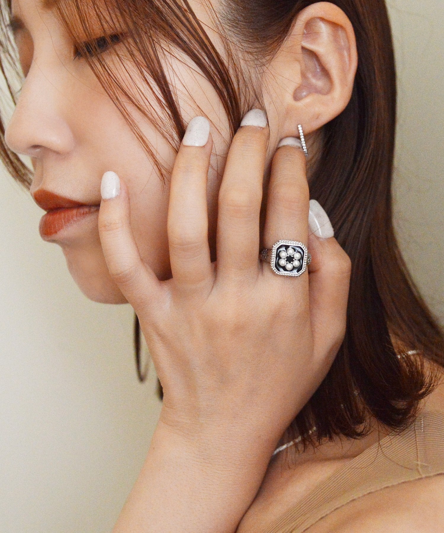Styiro Nickel-Free Flower Pearl Black Ring