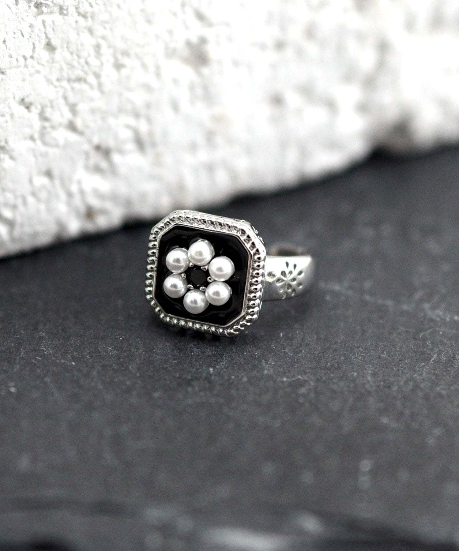 Styiro Nickel-Free Flower Pearl Black Ring