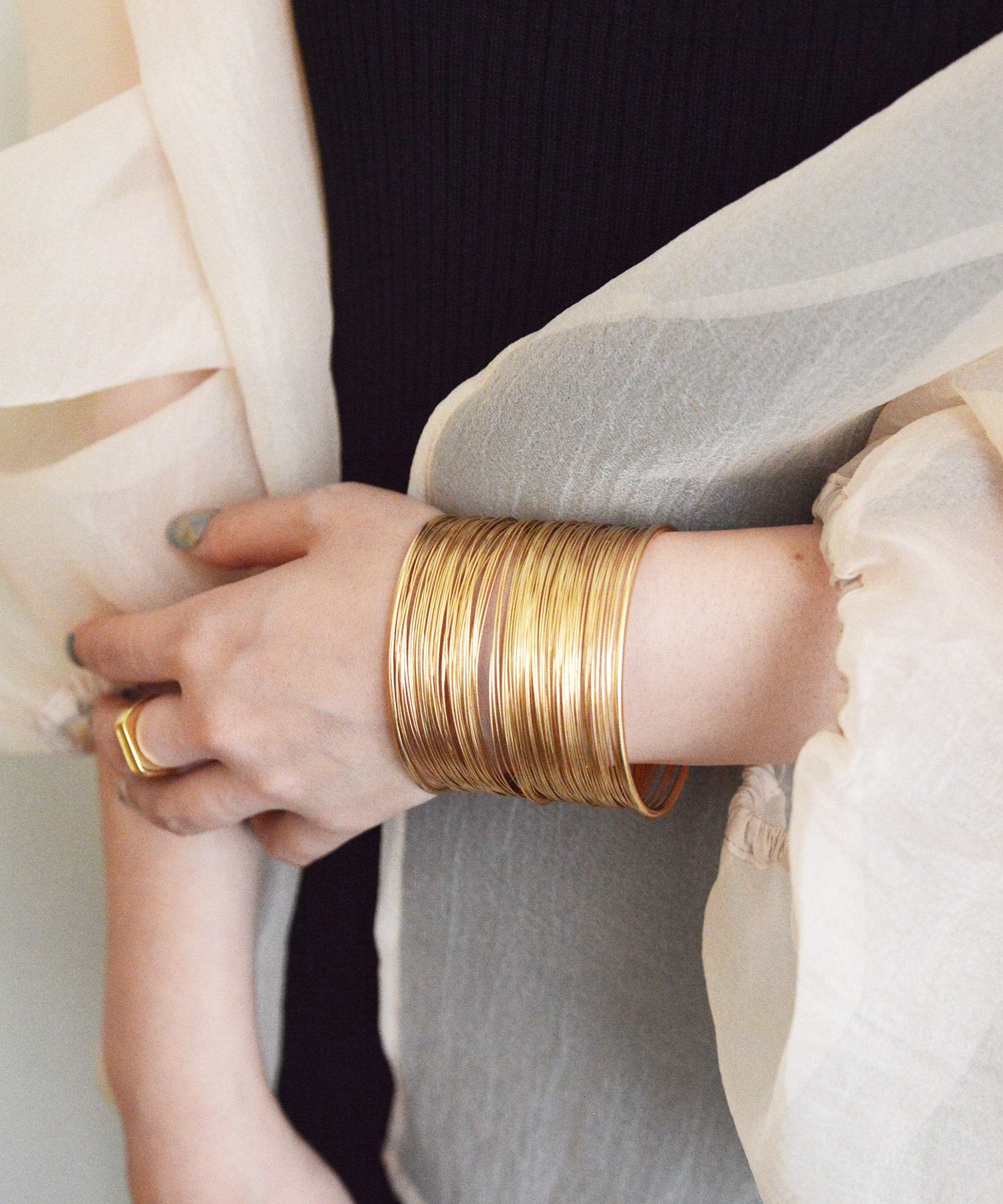 スタイロ styiro ワイヤーワイドバングル (ゴールド) ゴールド