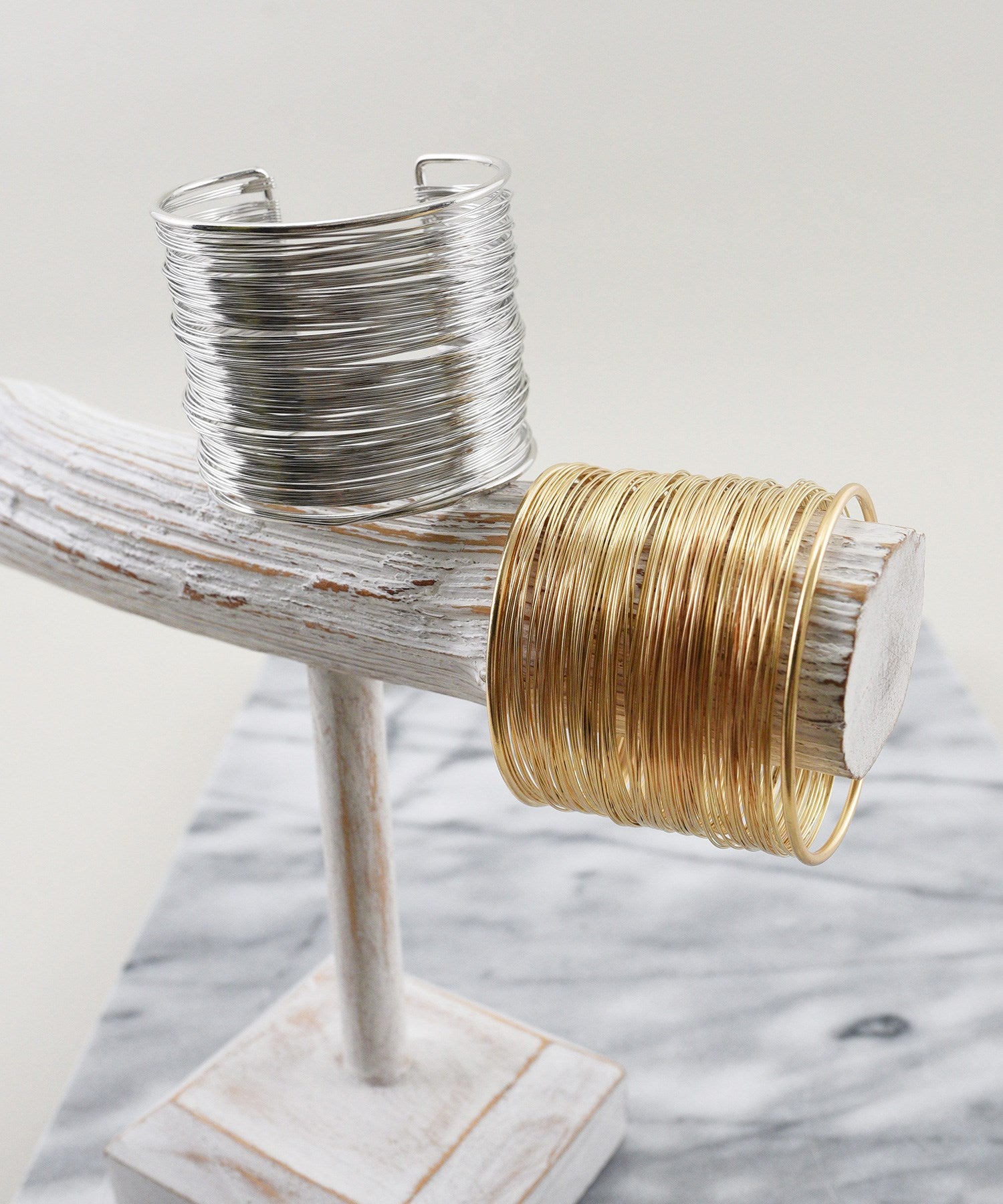 スタイロ styiro ワイヤーワイドバングル (ゴールド) ゴールド