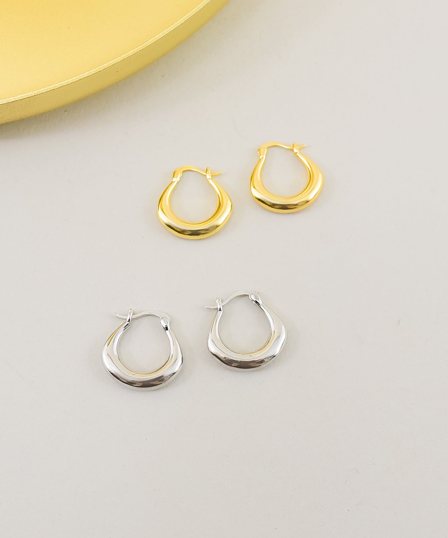 スタイロ styiro ニッケルフリー ぷっくりフープ メタルピアス (ゴールド) ゴールド