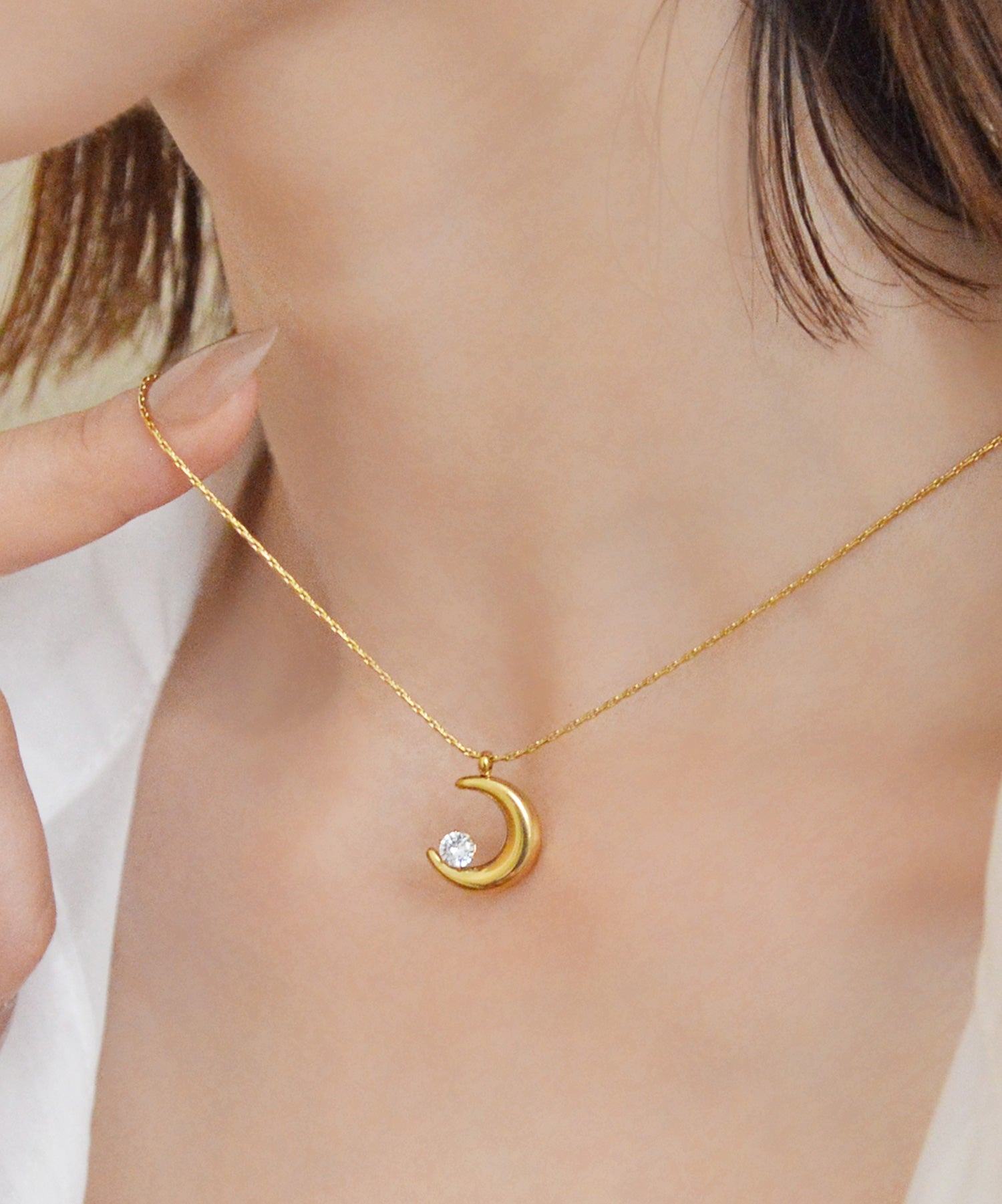 スタイロ styiro 汗や水に強く変色しにくい♪ 金属アレルギー対応 ビジューメタルムーンネックレス / ステンレス (ゴールド) ゴールド