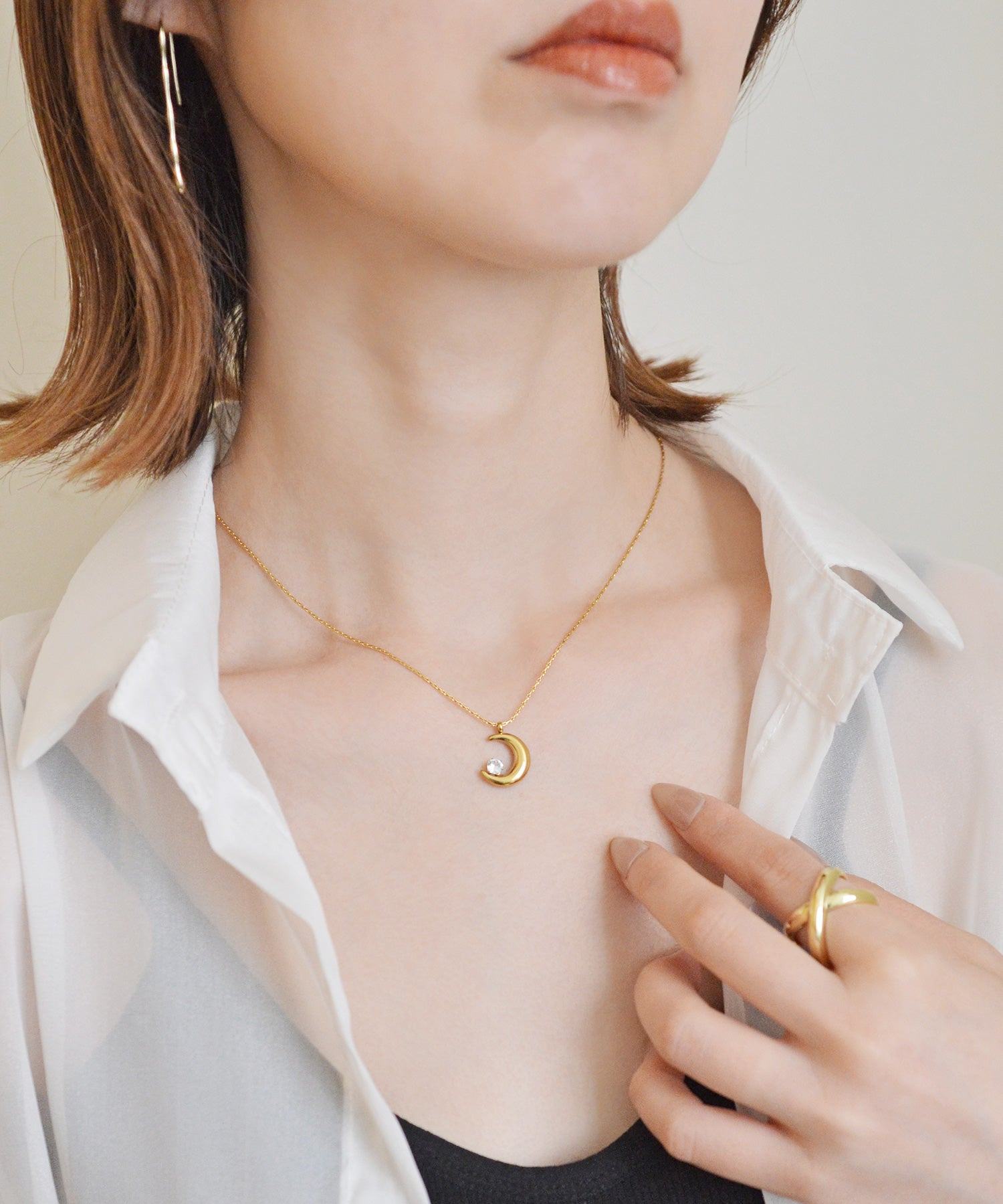 スタイロ styiro 汗や水に強く変色しにくい♪ 金属アレルギー対応 ビジューメタルムーンネックレス / ステンレス (ゴールド) ゴールド