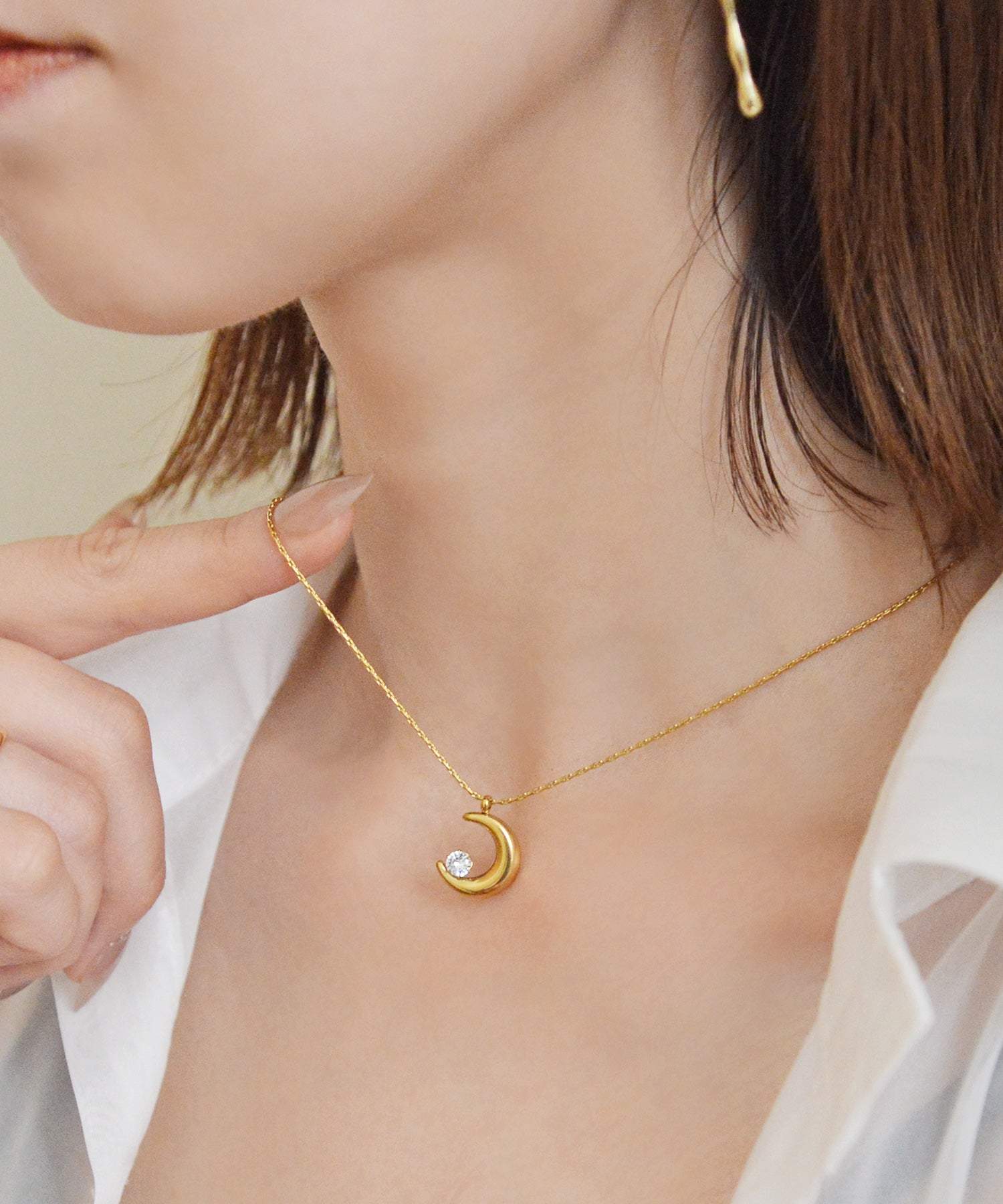 スタイロ styiro 汗や水に強く変色しにくい♪ 金属アレルギー対応 ビジューメタルムーンネックレス / ステンレス (ゴールド) ゴールド