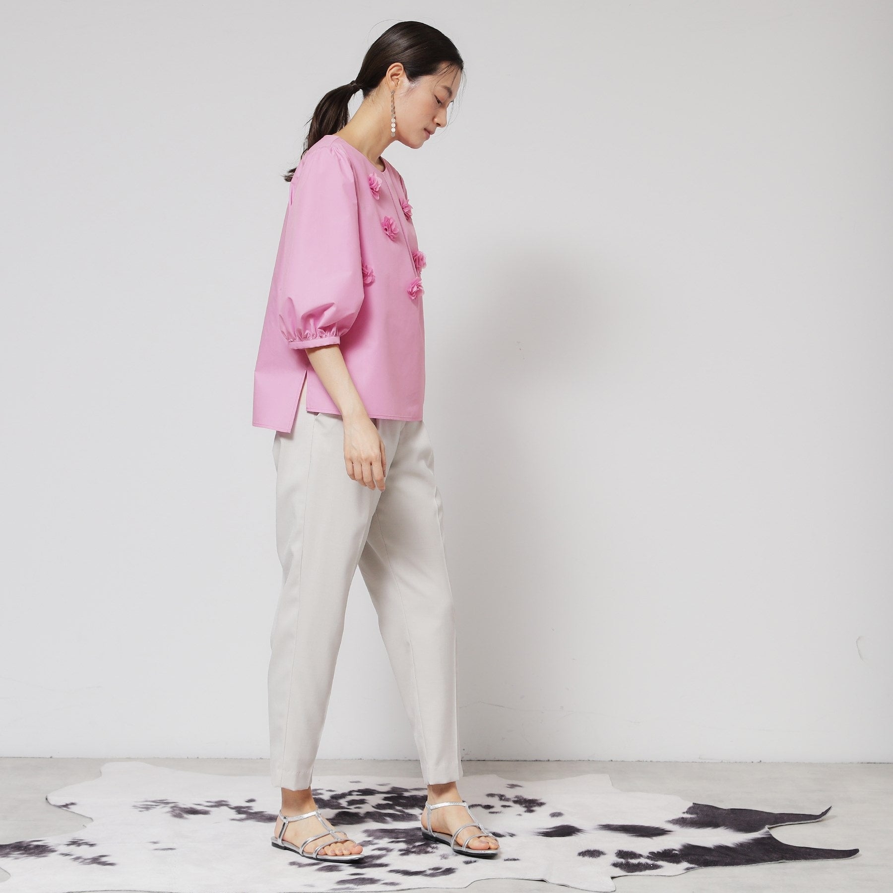 スーナウーナ SunaUna 【ハンドクラフト/フラワーモチーフ】パフスリーブブラウス (ピンク(071)) ピンク(071)