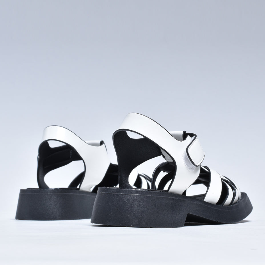 シュベック SVEC グルカサンダル