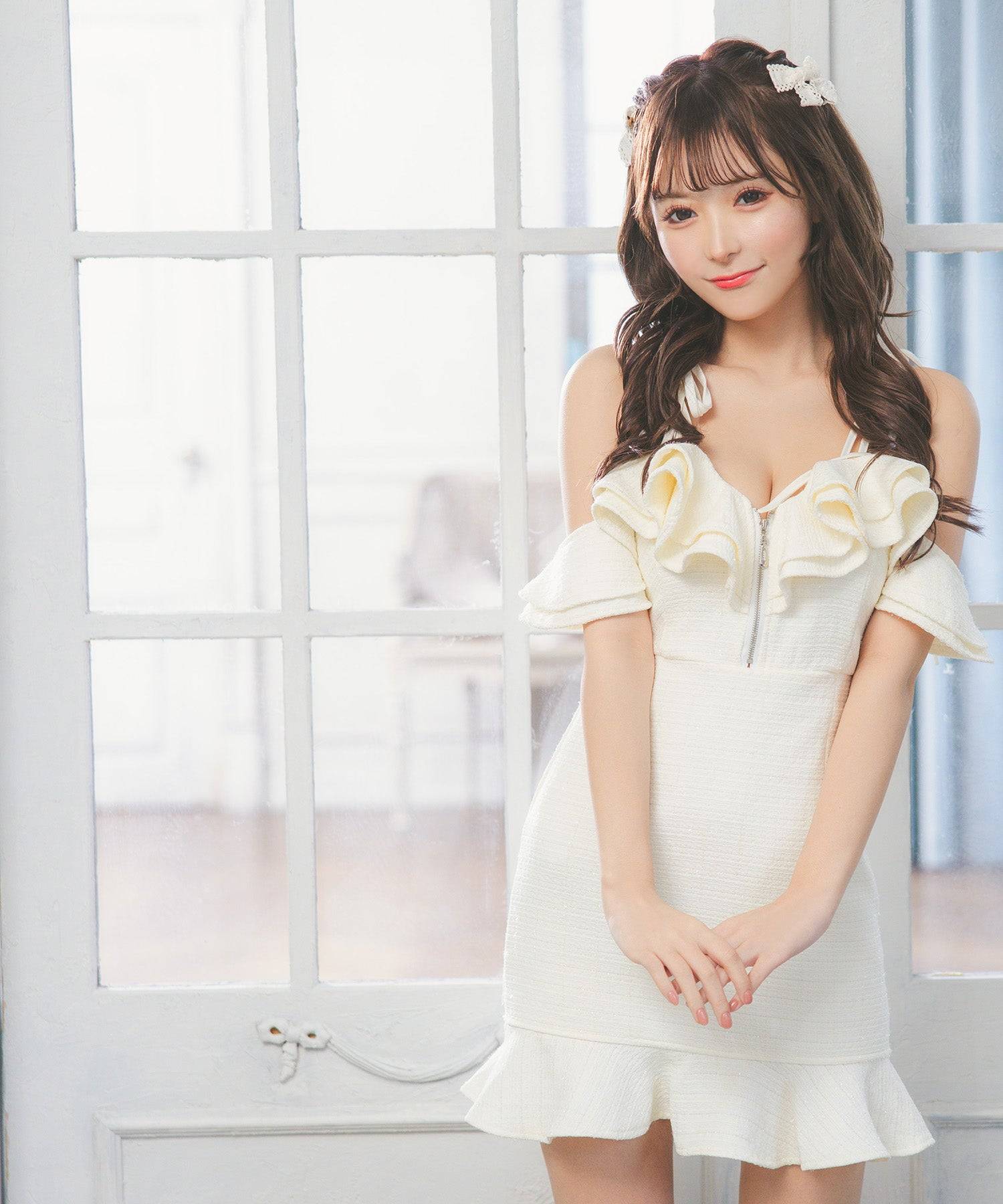 ティカ Tika キャバドレス リボンショルダー胸元フリルジップツイード肩あきタイトミニドレス