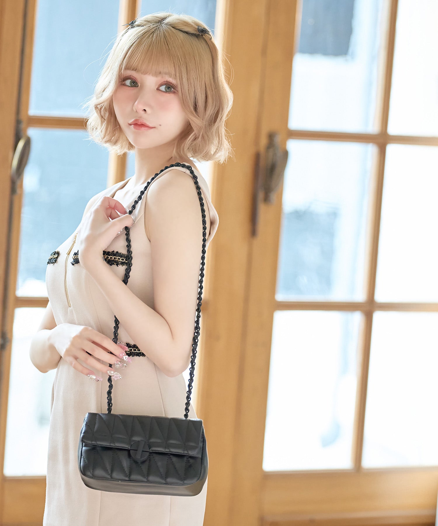 ティカ Tika キャバドレス ゴールドチェーン縁取りデザインフロントジップノースリーブタイトミニドレス