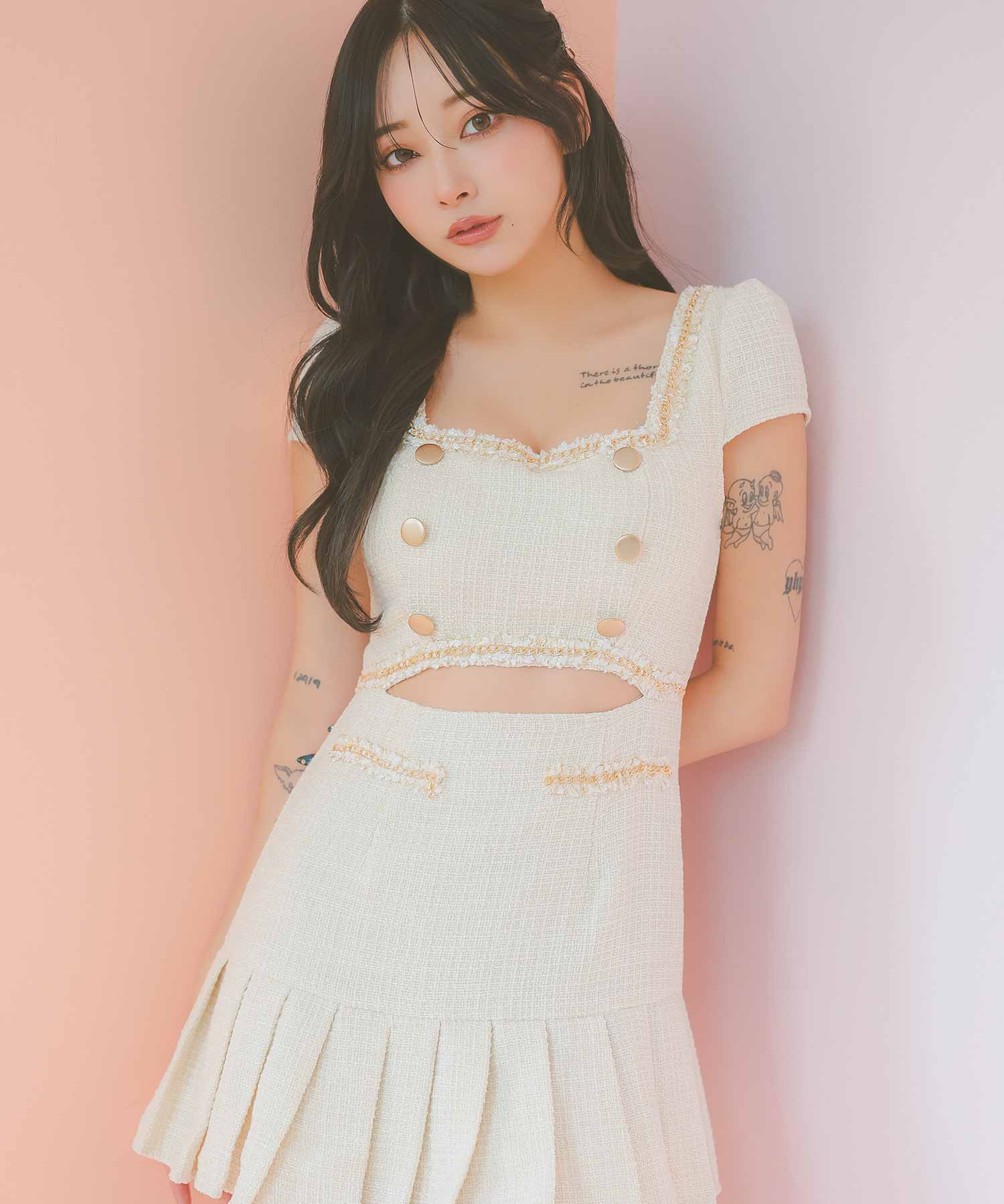 ティカ Tika キャバドレス フリンジ縁取りゴールドボタンデザインウエストカットツイードプリーツフレアミニドレス (Sサイズ~XLサイズ) (アイボリー) アイボリー