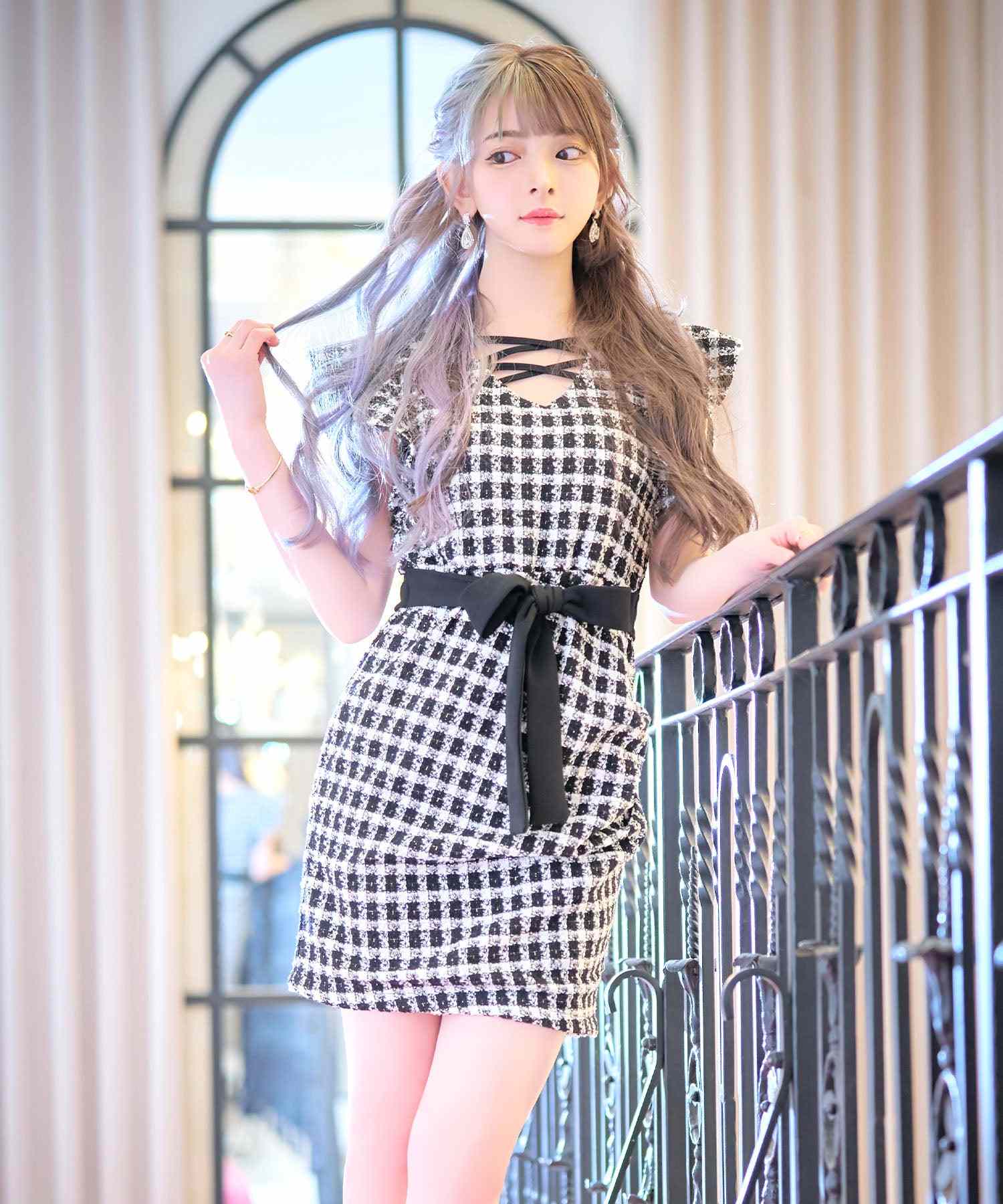 ティカ Tika クロスネックフリル袖ウエストリボンモノトーンツイードタイトミニドレス