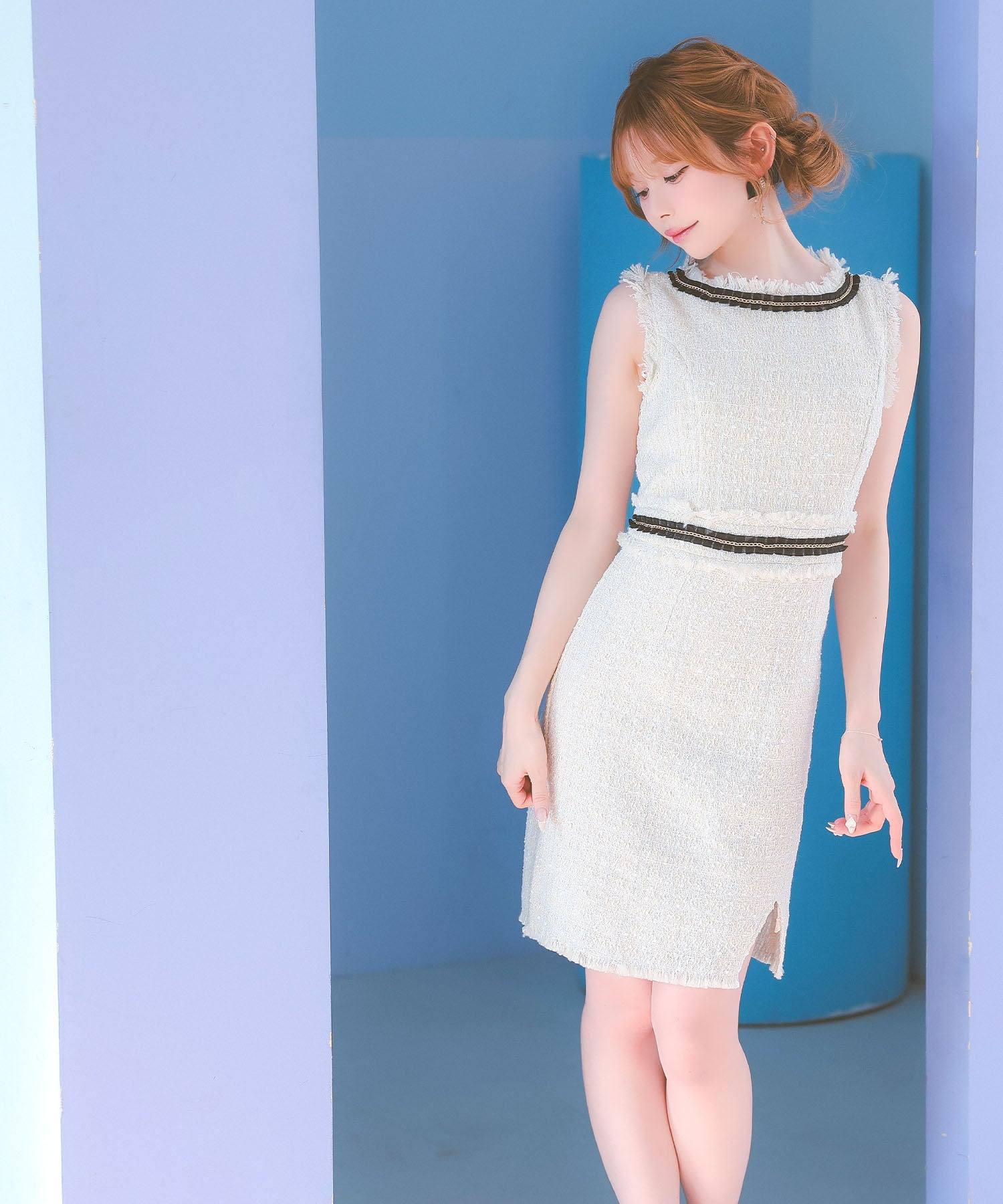 ティカ Tika チェーン縁取りノースリーブツイードフリンジタイトミニドレス (Sサイズ~Lサイズ) (アイボリー) アイボリー