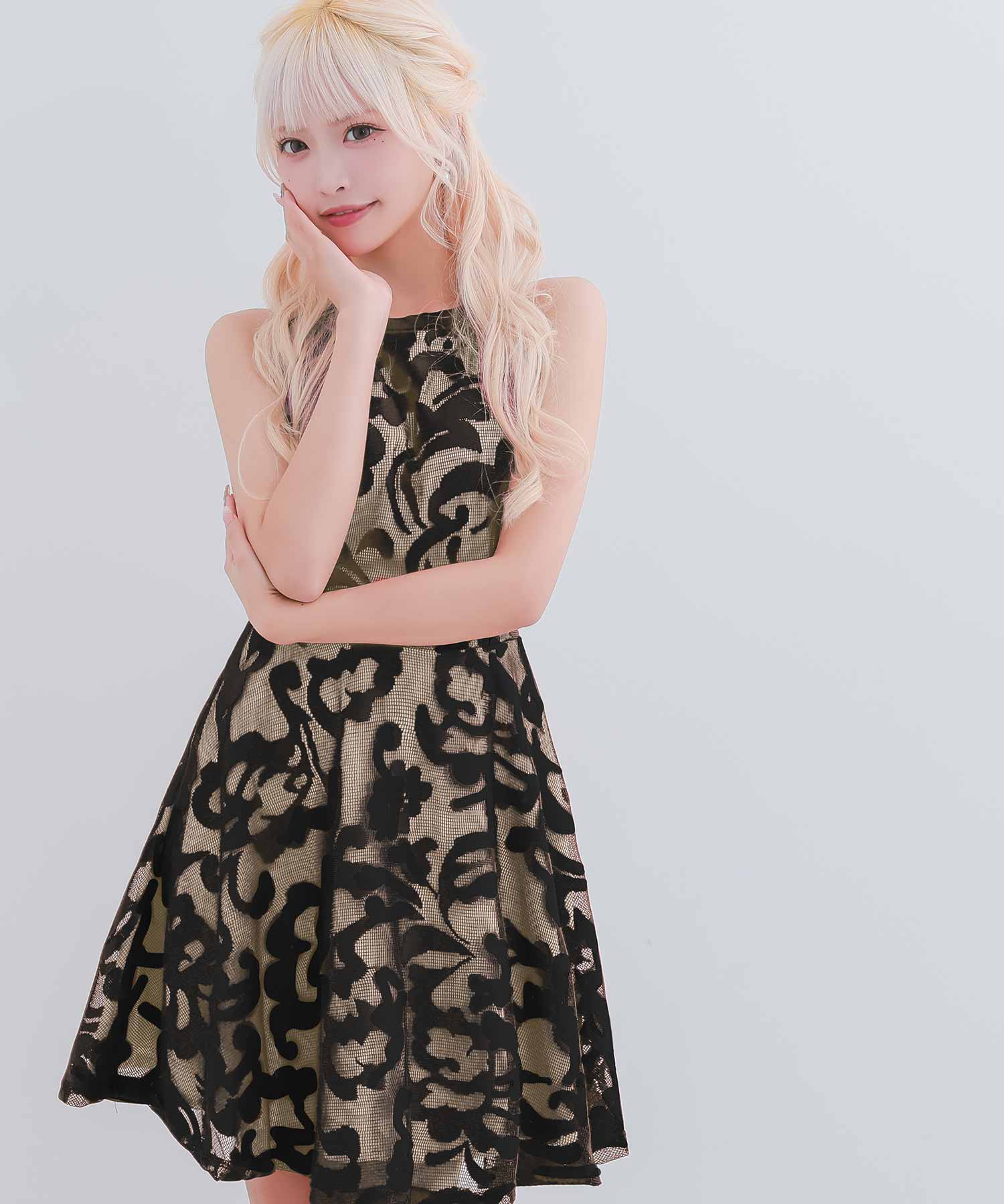 ティカ Tika キャバドレス メッシュレースホルターネックハイウエスト切替フレアミニドレス (Mサイズ/Lサイズ) (ブラック) ブラック