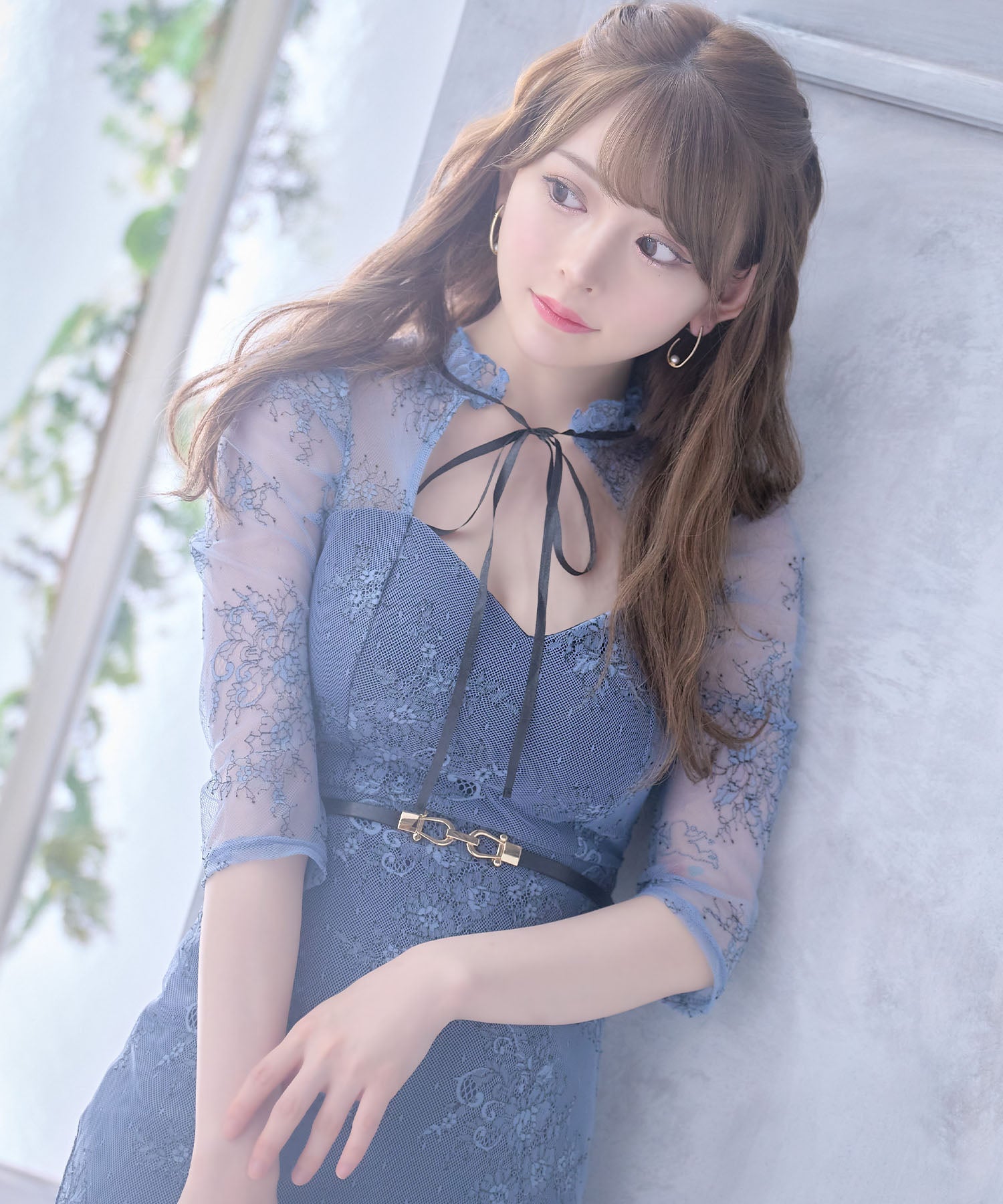 ティカ Tika キャバドレス 総レース ネックリボン 袖あり 七分袖 バストカット ウエストベルト切替 谷間魅せ タイトミニドレス (Sサイズ~XXLサイズ) (ダスティブルー) ダスティブルー