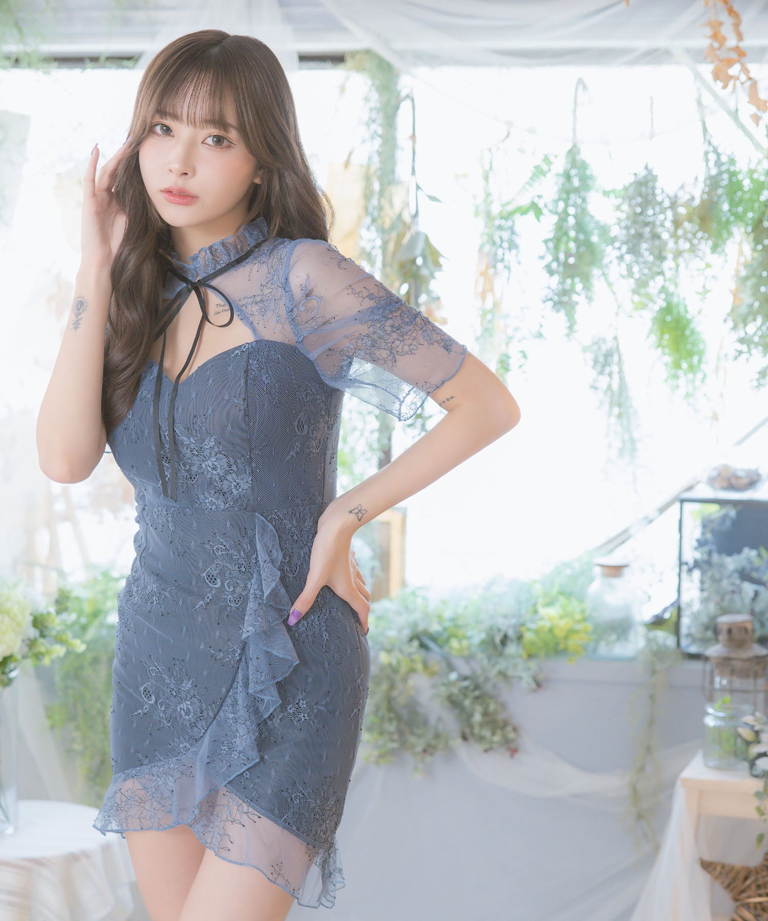 ティカ Tika キャバドレス 総レース ネックリボン 袖あり 七分袖 バストカット ウエストベルト切替 谷間魅せ タイトミニドレス (Sサイズ~XXLサイズ) (ダスティブルー) ダスティブルー