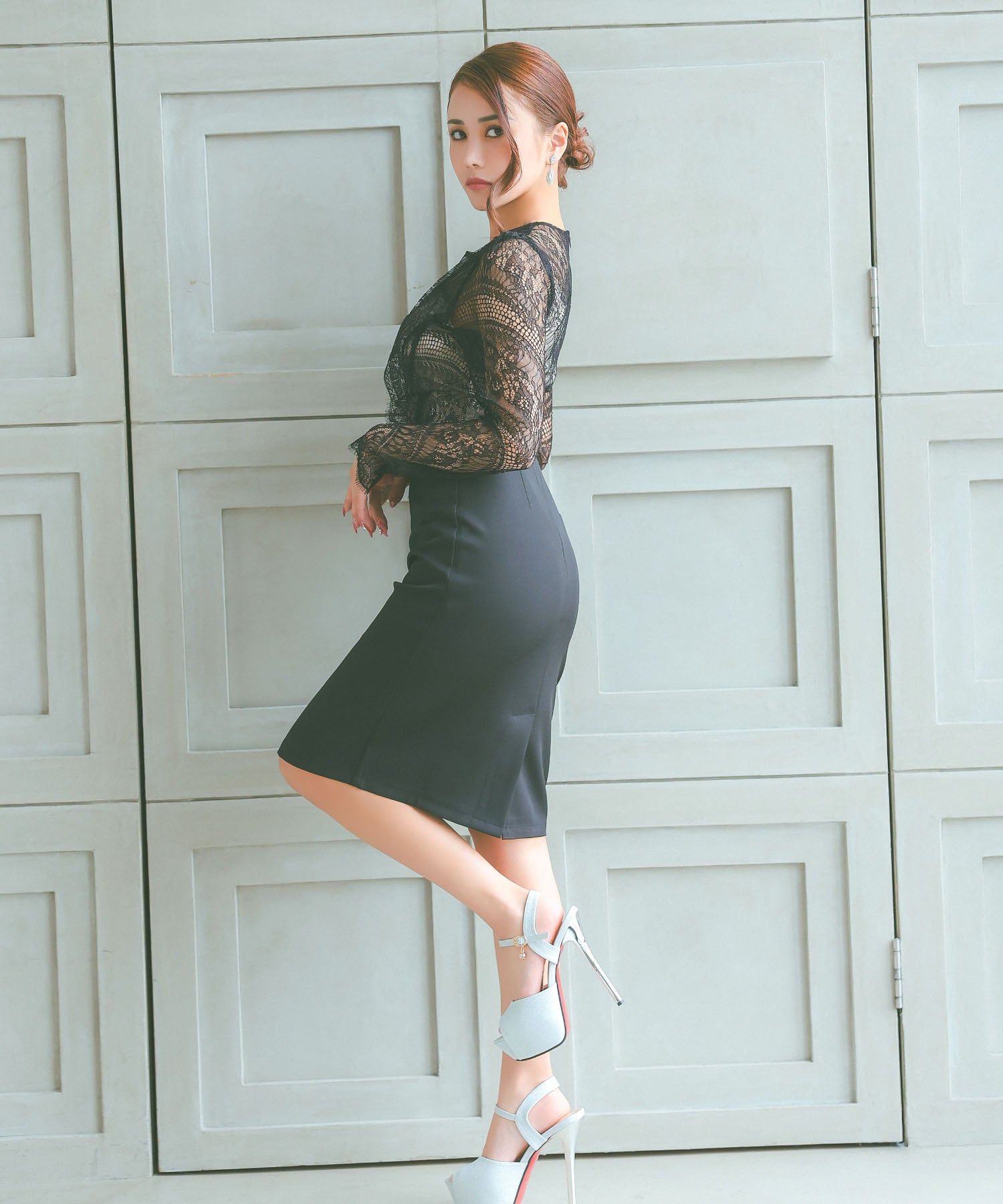 ティカ Tika キャバドレス タイト 膝丈ドレス 袖あり スカラップレース 大人 上品 ストレッチ 長袖 (ブラック) ブラック