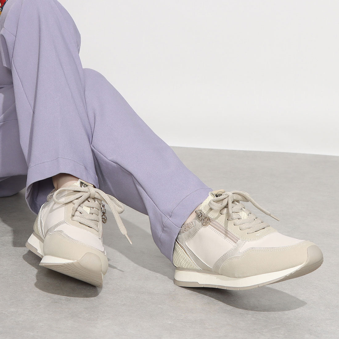 タマリス Tamaris サイドジップスニーカー