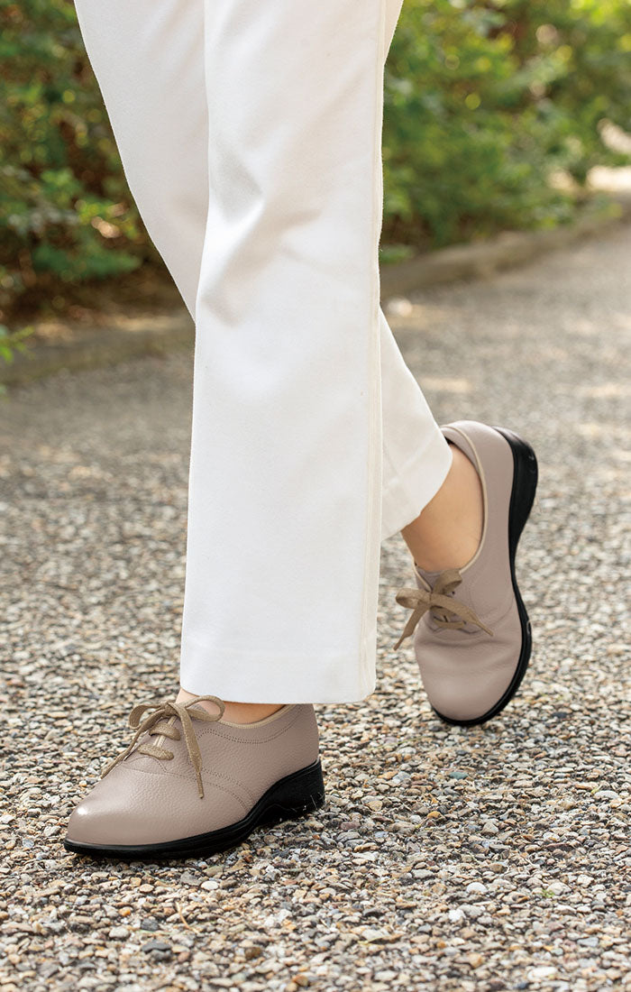 タカイサンノクツ 高井さんの靴 牛革5E軽量レースアップシューズ グレージュ22.5 (グレージュ) グレージュ