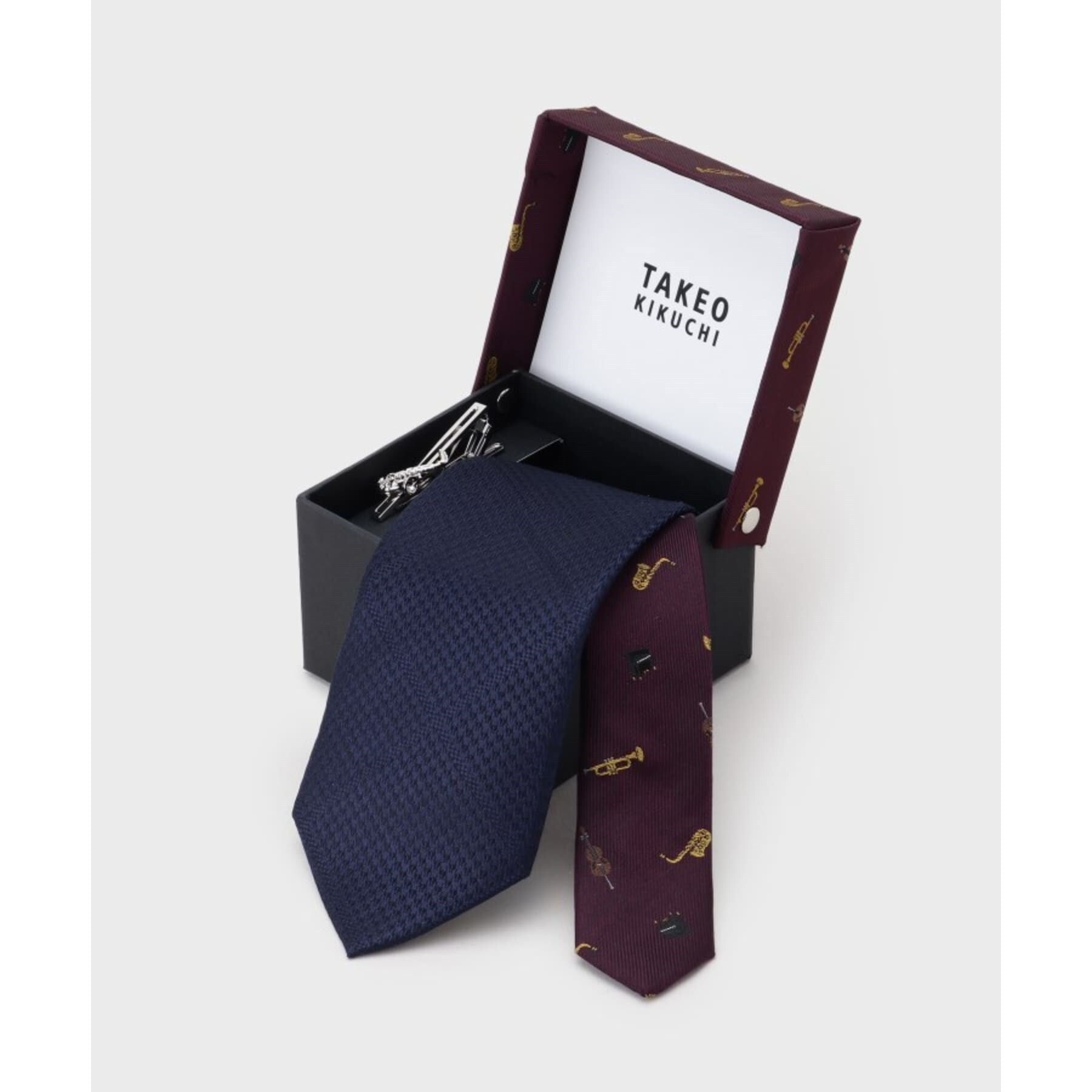 タケオキクチ TAKEO KIKUCHI JAZZ柄ネクタイ&サックスデザインタイバーBOX (ネイビー(394)) ネイビー(394)