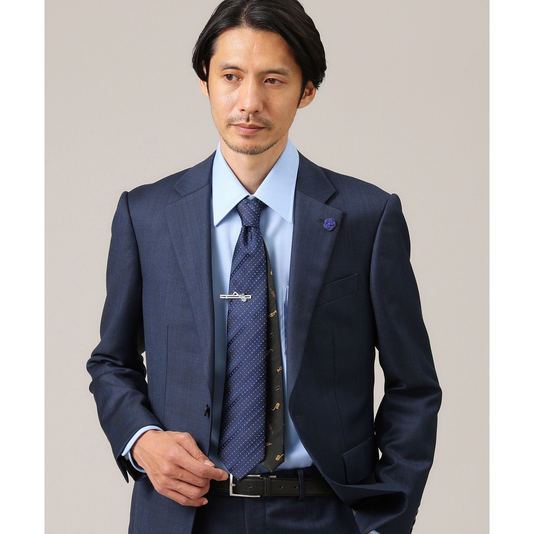 タケオキクチ TAKEO KIKUCHI JAZZ柄ネクタイ&サックスデザインタイバーBOX (ネイビー(394)) ネイビー(394)