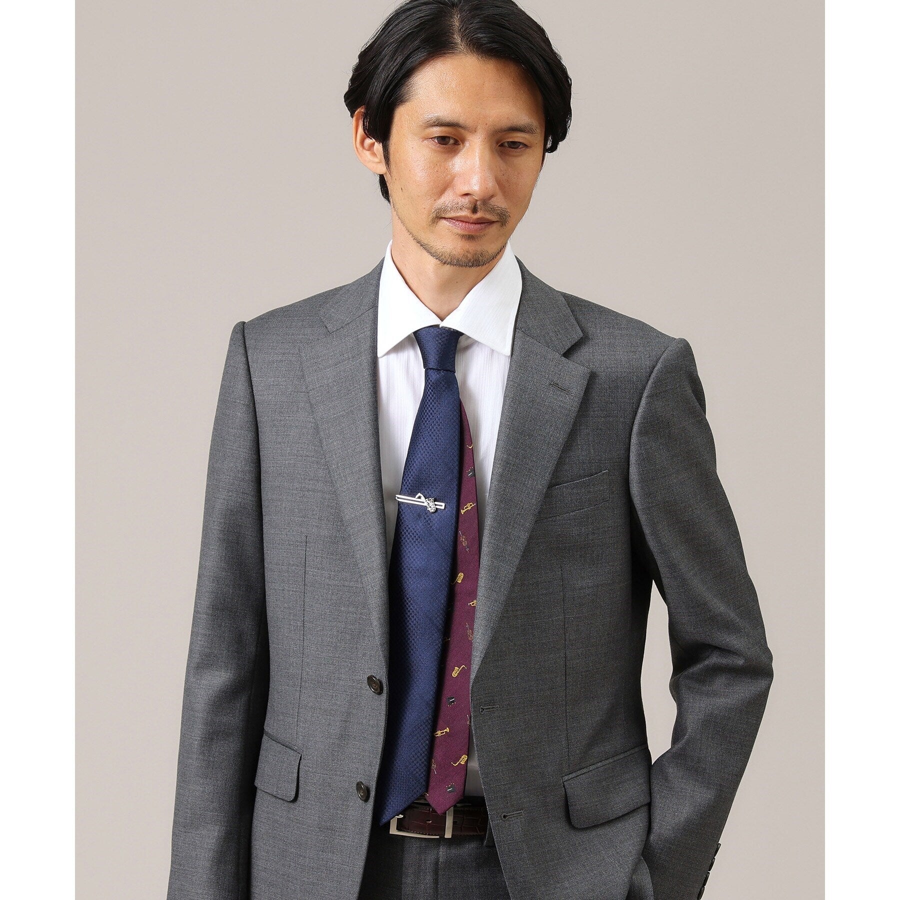 タケオキクチ TAKEO KIKUCHI JAZZ柄ネクタイ&サックスデザインタイバーBOX (ネイビー(394)) ネイビー(394)