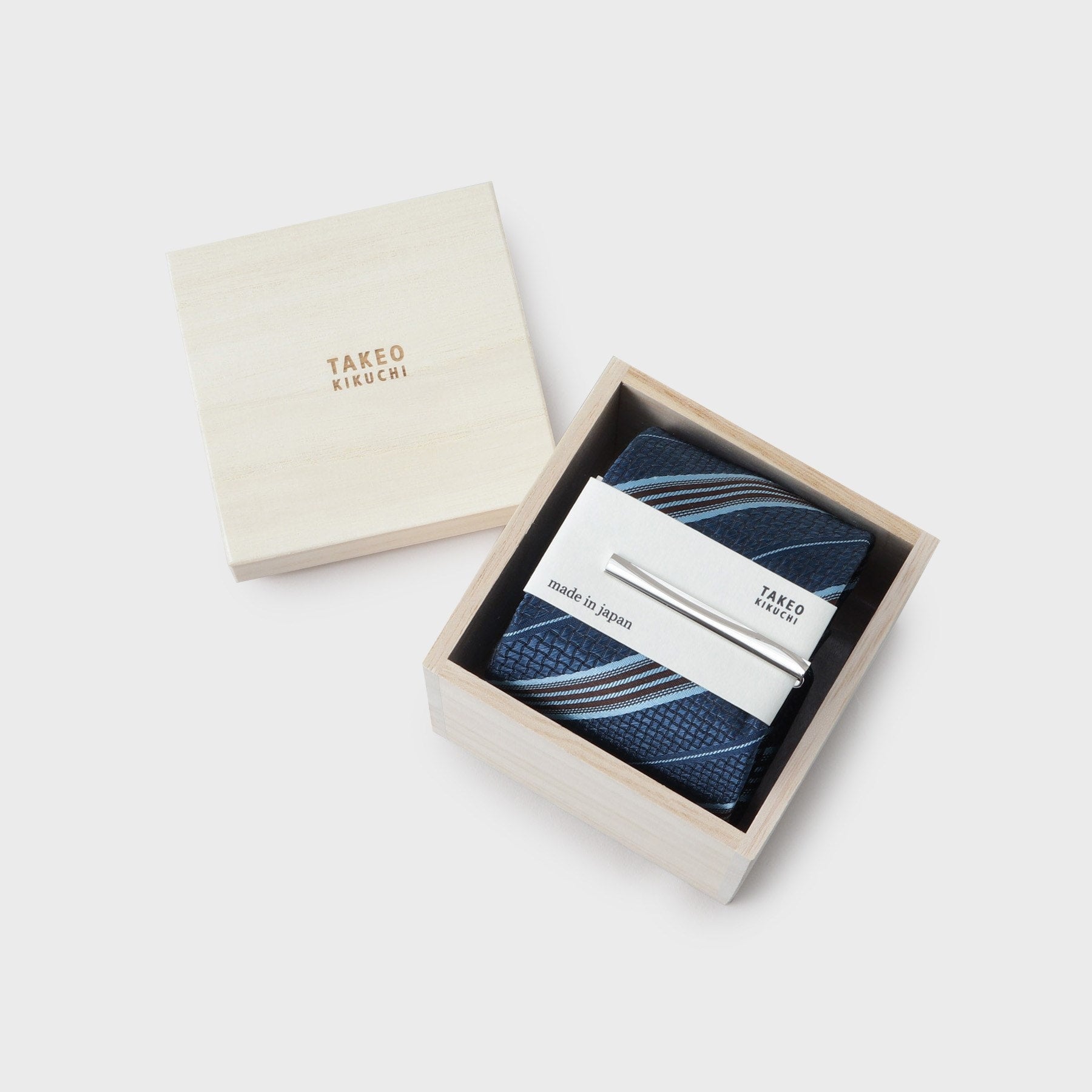 タケオキクチ TAKEO KIKUCHI 【MADE IN JAPAN】 桐箱BOX入り ネクタイ&タイバーセット (ライトブルー(091)) ライトブルー(091)