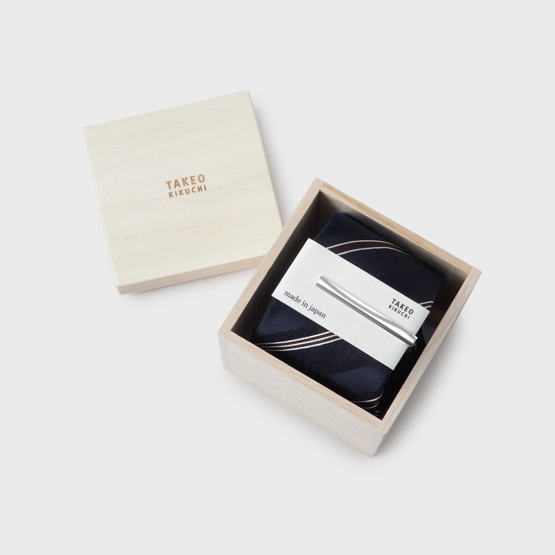 タケオキクチ TAKEO KIKUCHI 【MADE IN JAPAN】 桐箱BOX入り ネクタイ&タイバーセット (ライトブルー(091)) ライトブルー(091)