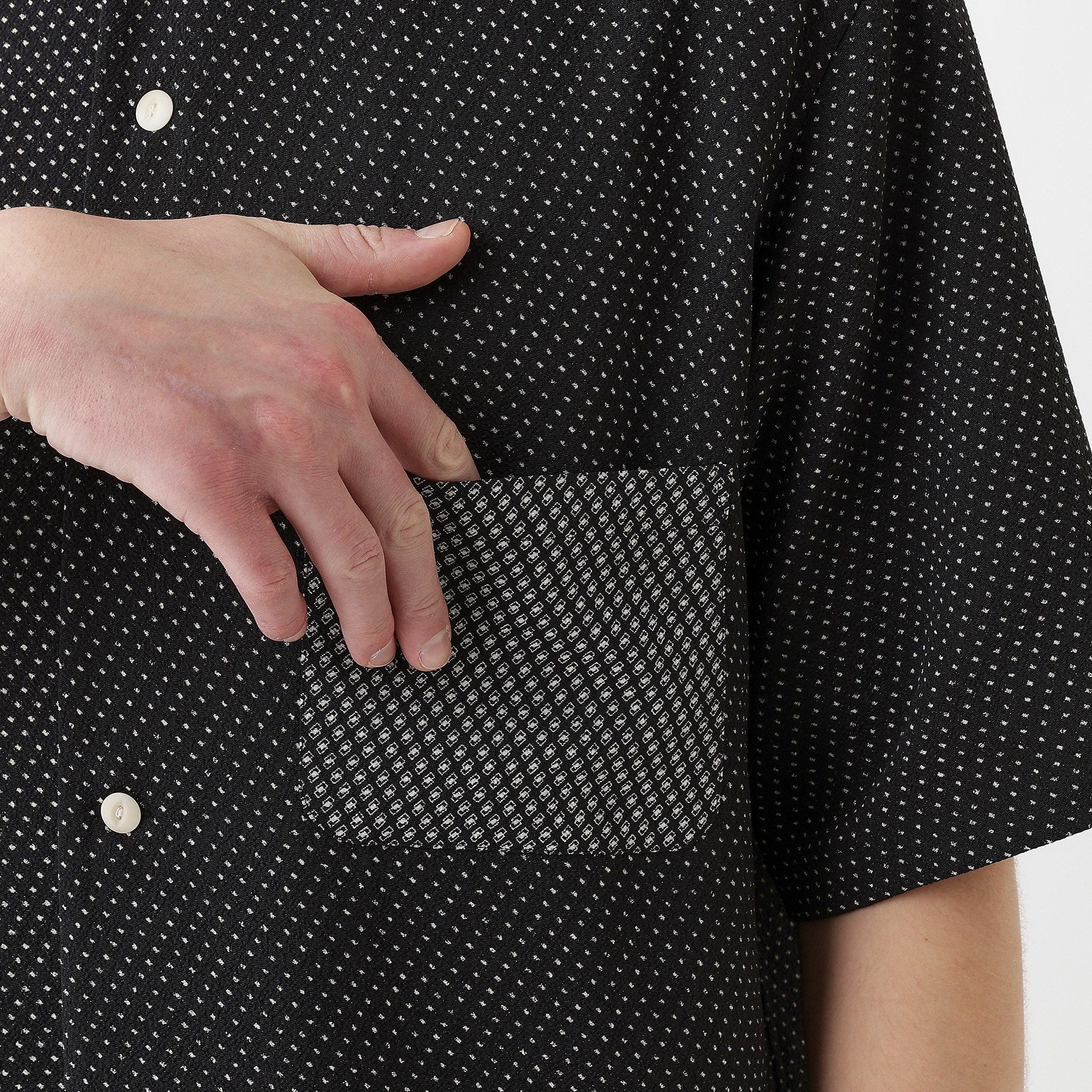 タケオキクチ TAKEO KIKUCHI 【THE FLAGSHIP】丹後ちりめん 半袖シャツ (ブラック(119)) ブラック(119)