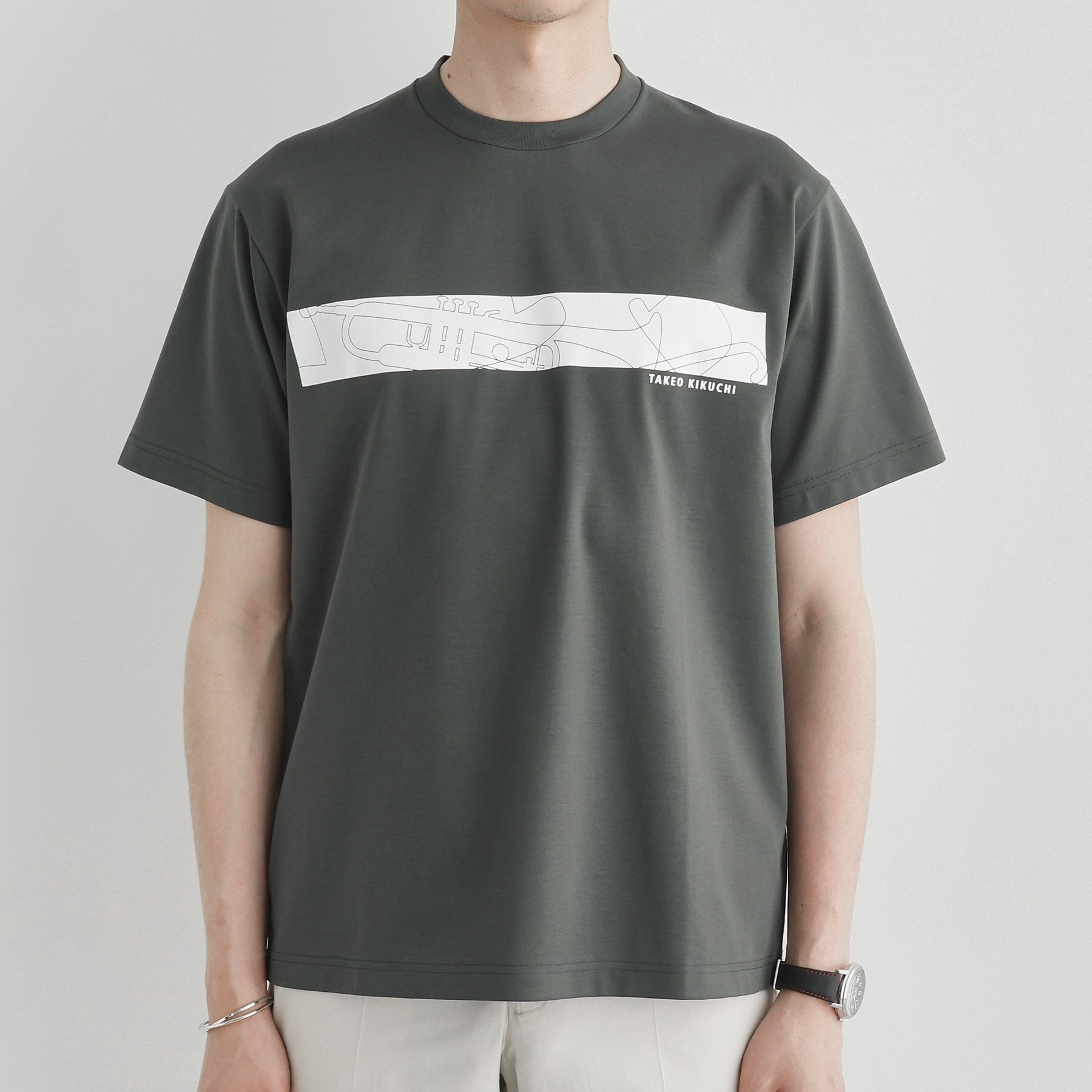 タケオキクチ TAKEO KIKUCHI バープリントポンチTシャツ (チャコールグレー(014)) チャコールグレー(014)