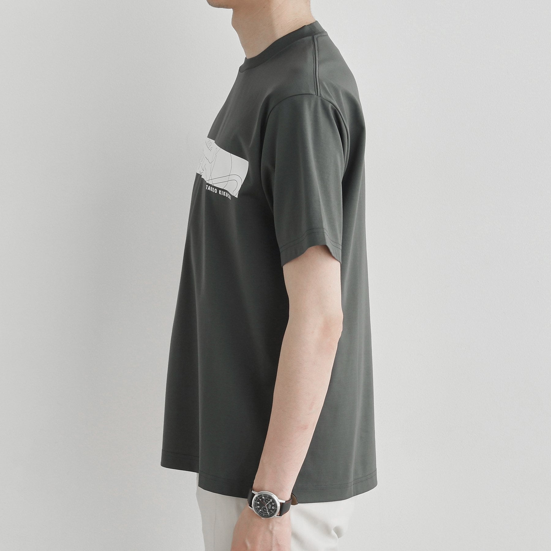 タケオキクチ TAKEO KIKUCHI バープリントポンチTシャツ (チャコールグレー(014)) チャコールグレー(014)