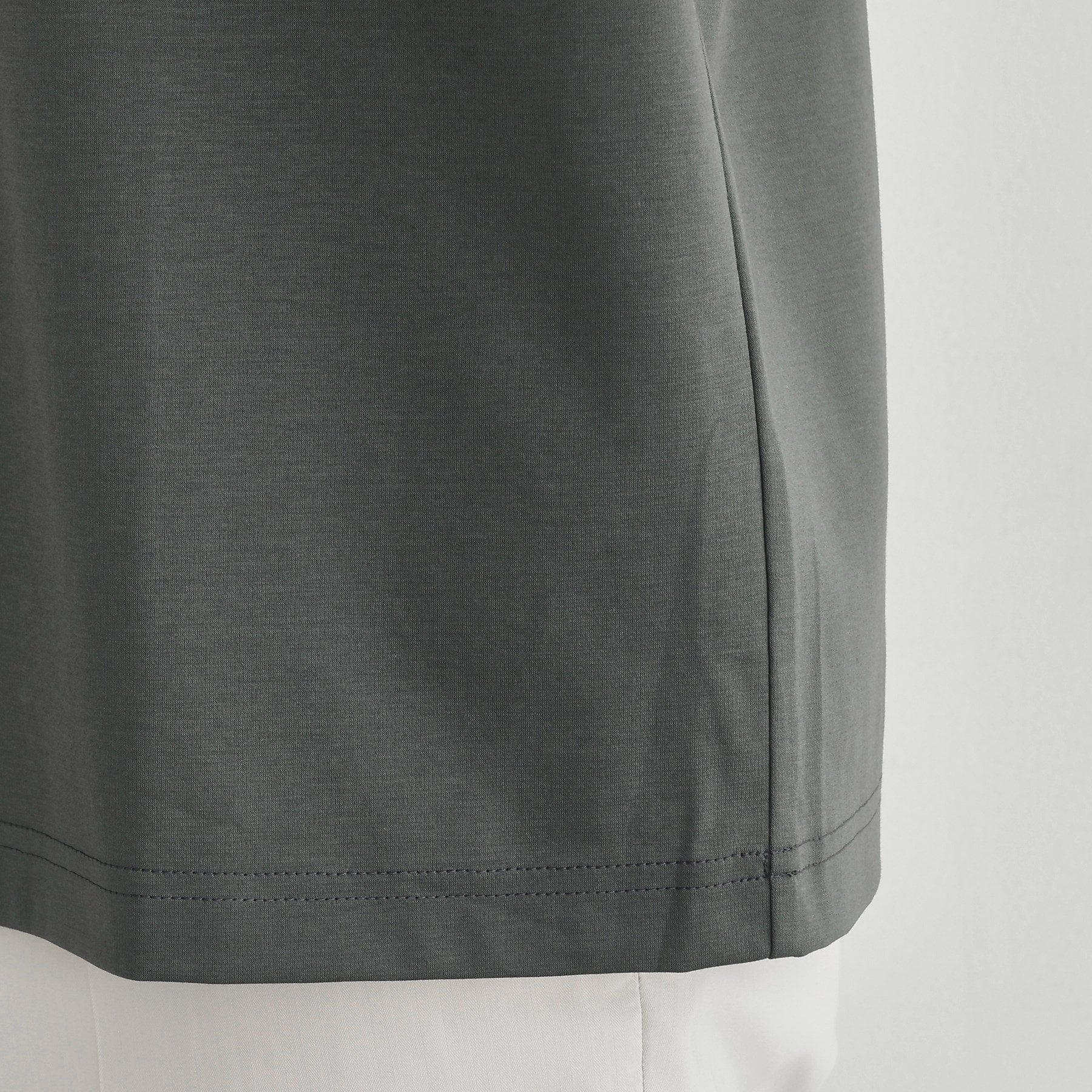 タケオキクチ TAKEO KIKUCHI バープリントポンチTシャツ (チャコールグレー(014)) チャコールグレー(014)