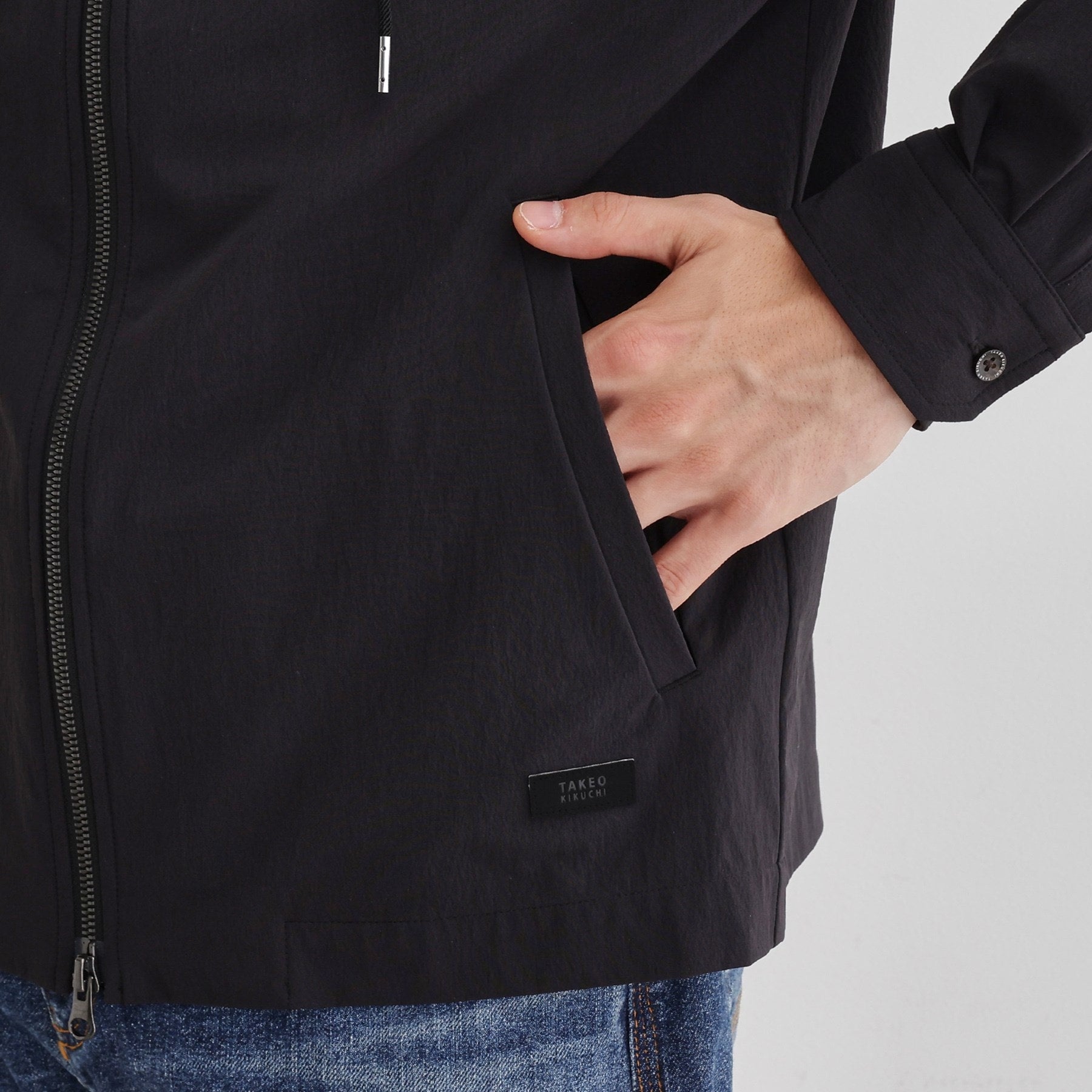 タケオキクチ TAKEO KIKUCHI 【Sサイズ~】360°ストレッチ ジップアップフードブルゾン (ブラック(019)) ブラック(019)
