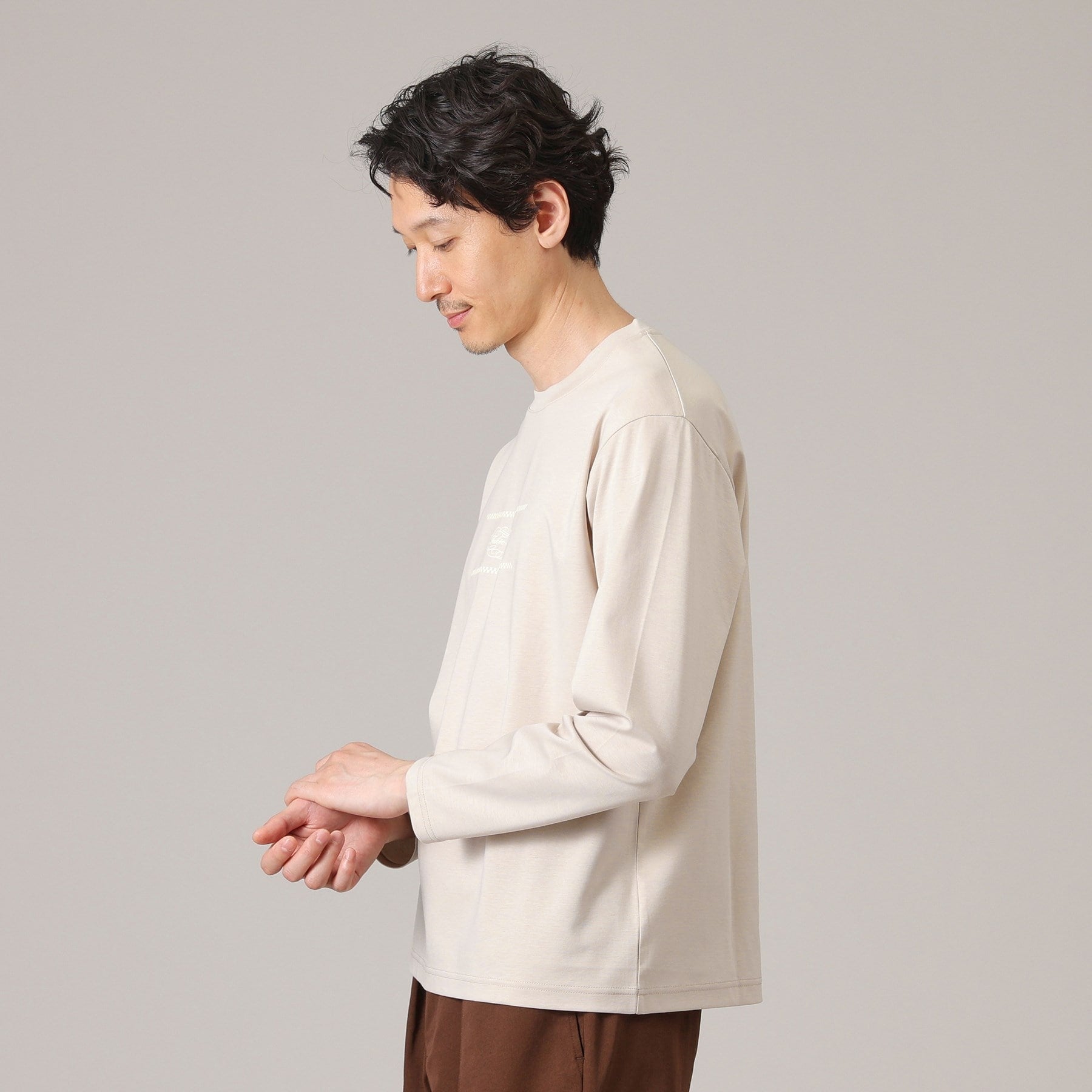 タケオキクチ TAKEO KIKUCHI カリグラフィーロゴ長袖ポンチTシャツ (グレージュ(050)) グレージュ(050)