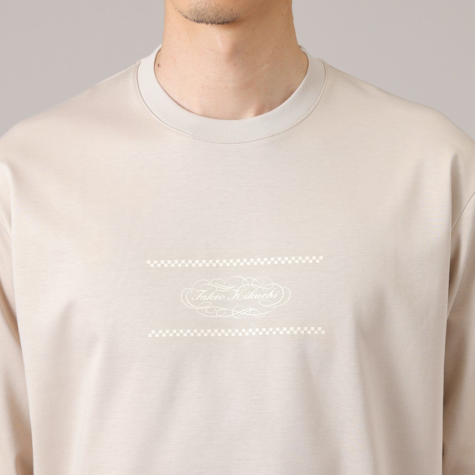 タケオキクチ TAKEO KIKUCHI カリグラフィーロゴ長袖ポンチTシャツ (グレージュ(050)) グレージュ(050)