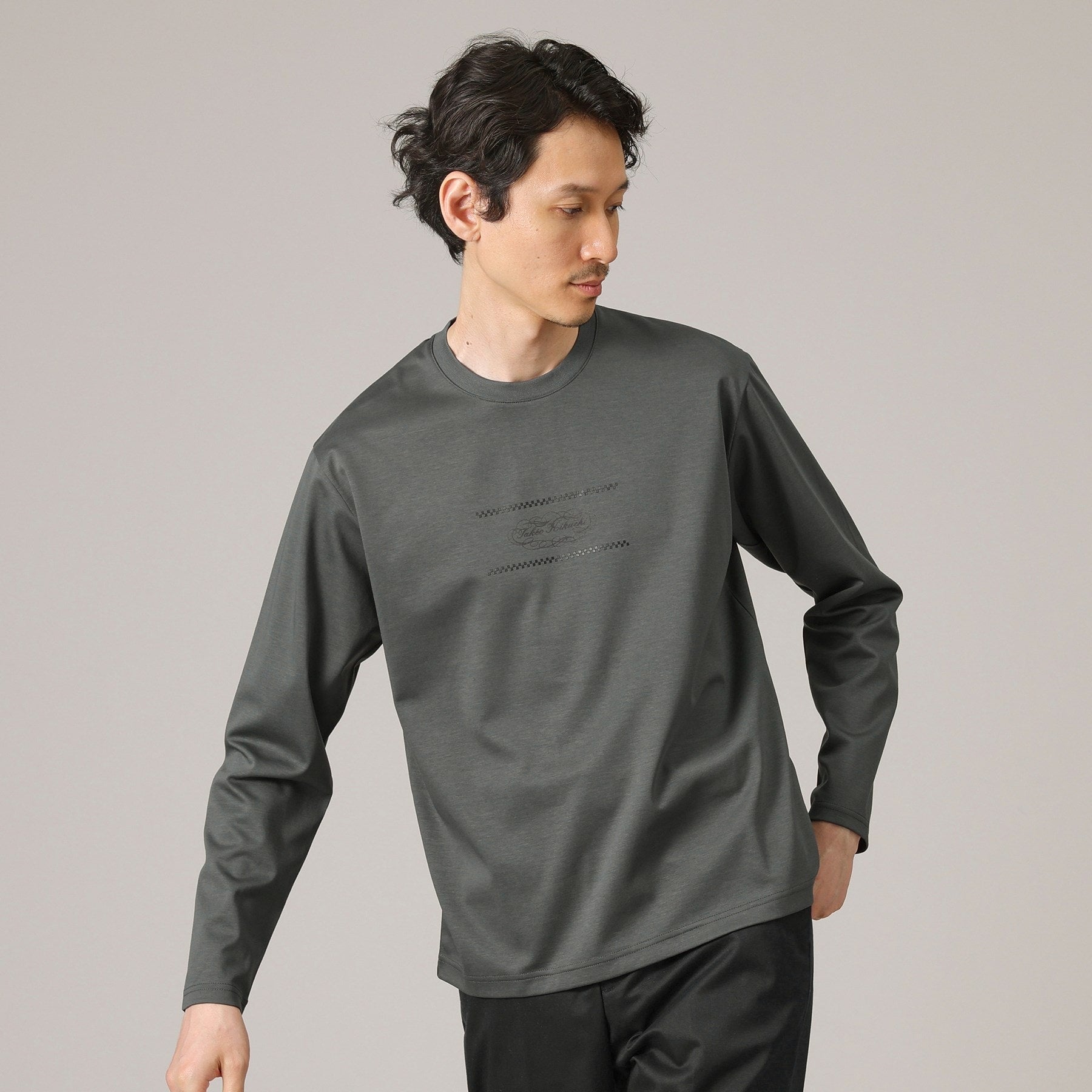 タケオキクチ TAKEO KIKUCHI カリグラフィーロゴ長袖ポンチTシャツ (チャコールグレー(014)) チャコールグレー(014)