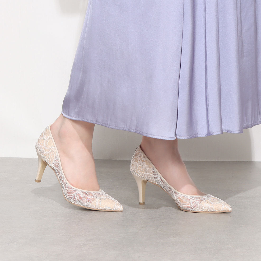 タラントン バイ ダイアナ TALANTON by DIANA ストーン付きチュールレースシアーヒールパンプス (黒生地) 黒生地