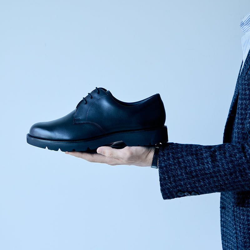 スリムフィット | ミニマルデザイン×ラギッド厚底 | プレーントウ ブラック