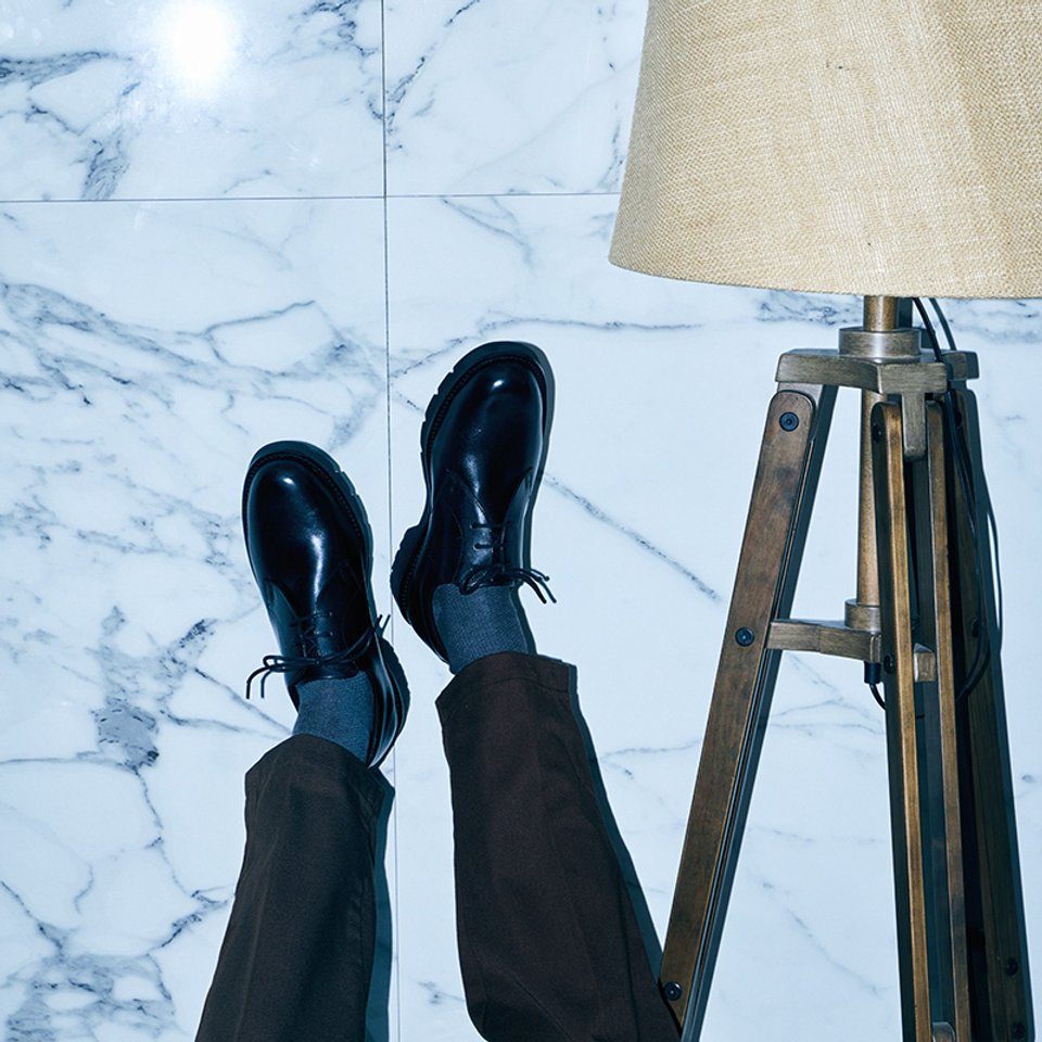 スリムフィット | ミニマルデザイン×ラギッド厚底 | プレーントウ ブラック