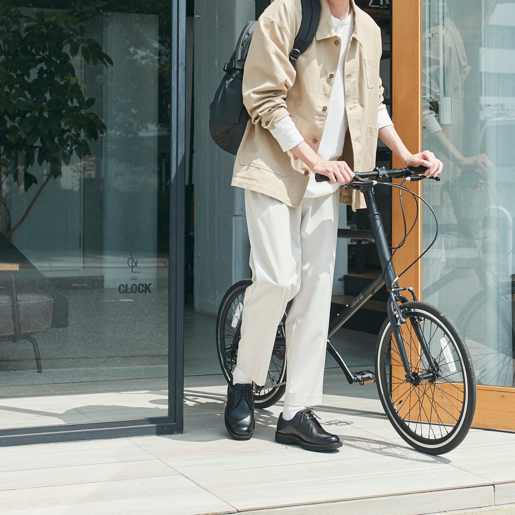 スリムフィット | ミニマルデザイン×ラギッド厚底 | プレーントウ ブラック